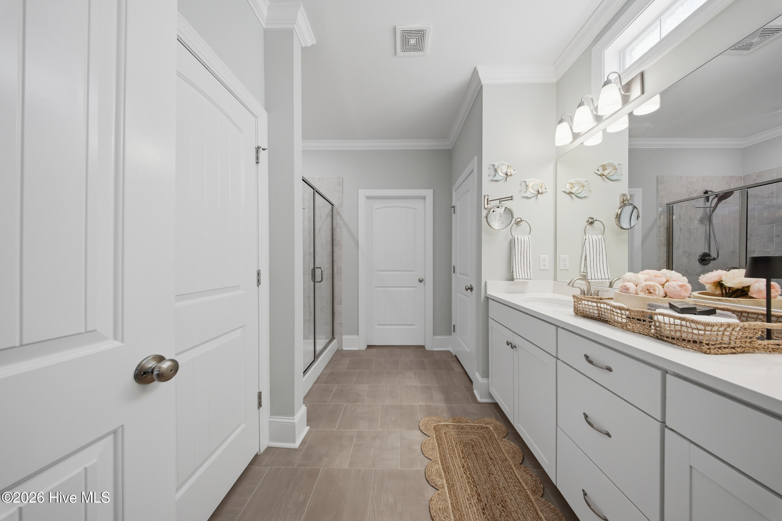 100565779 | Photo 26