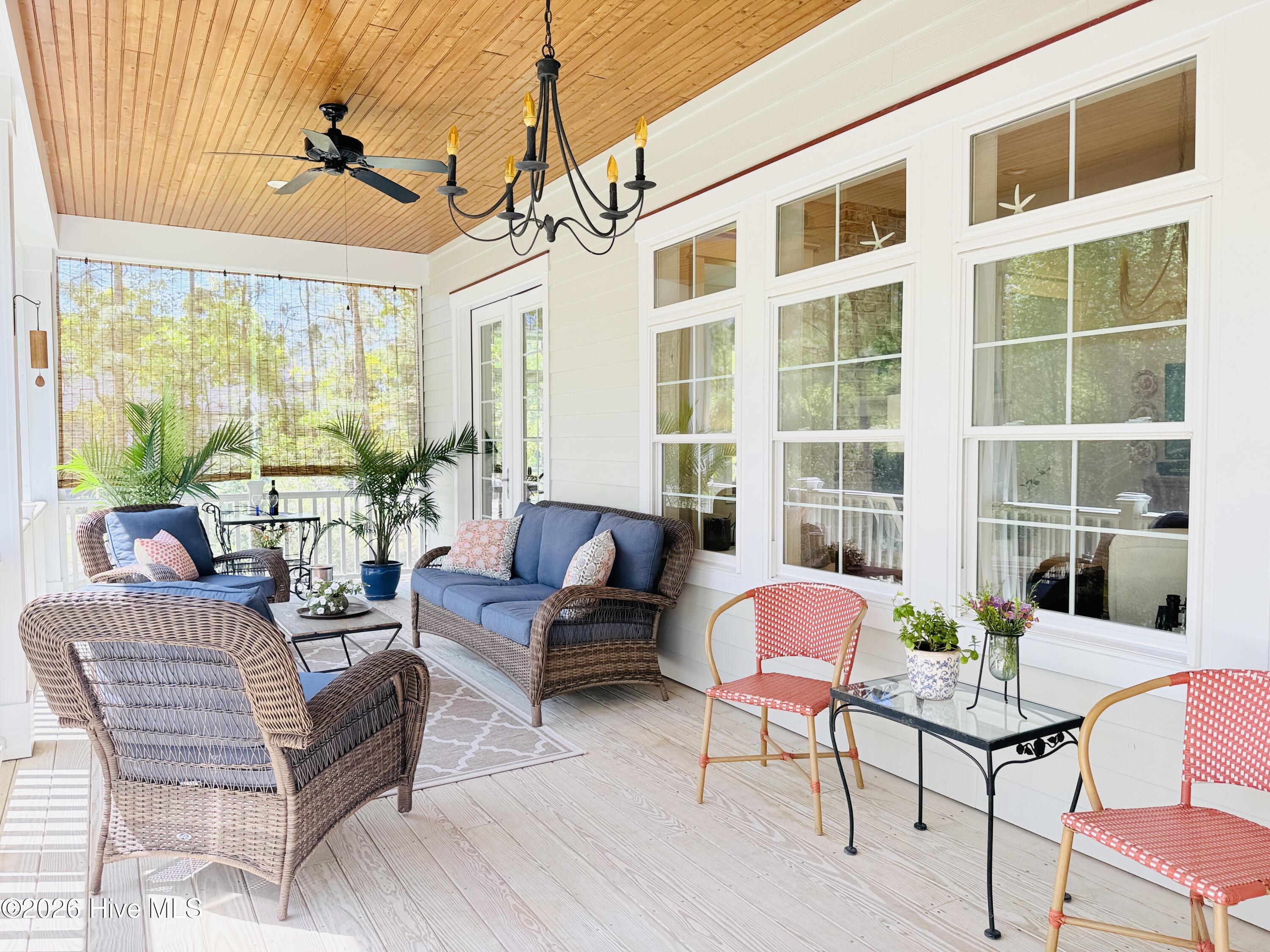 100567886 | Photo 96