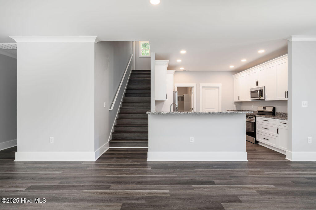 100560439 | Photo 11