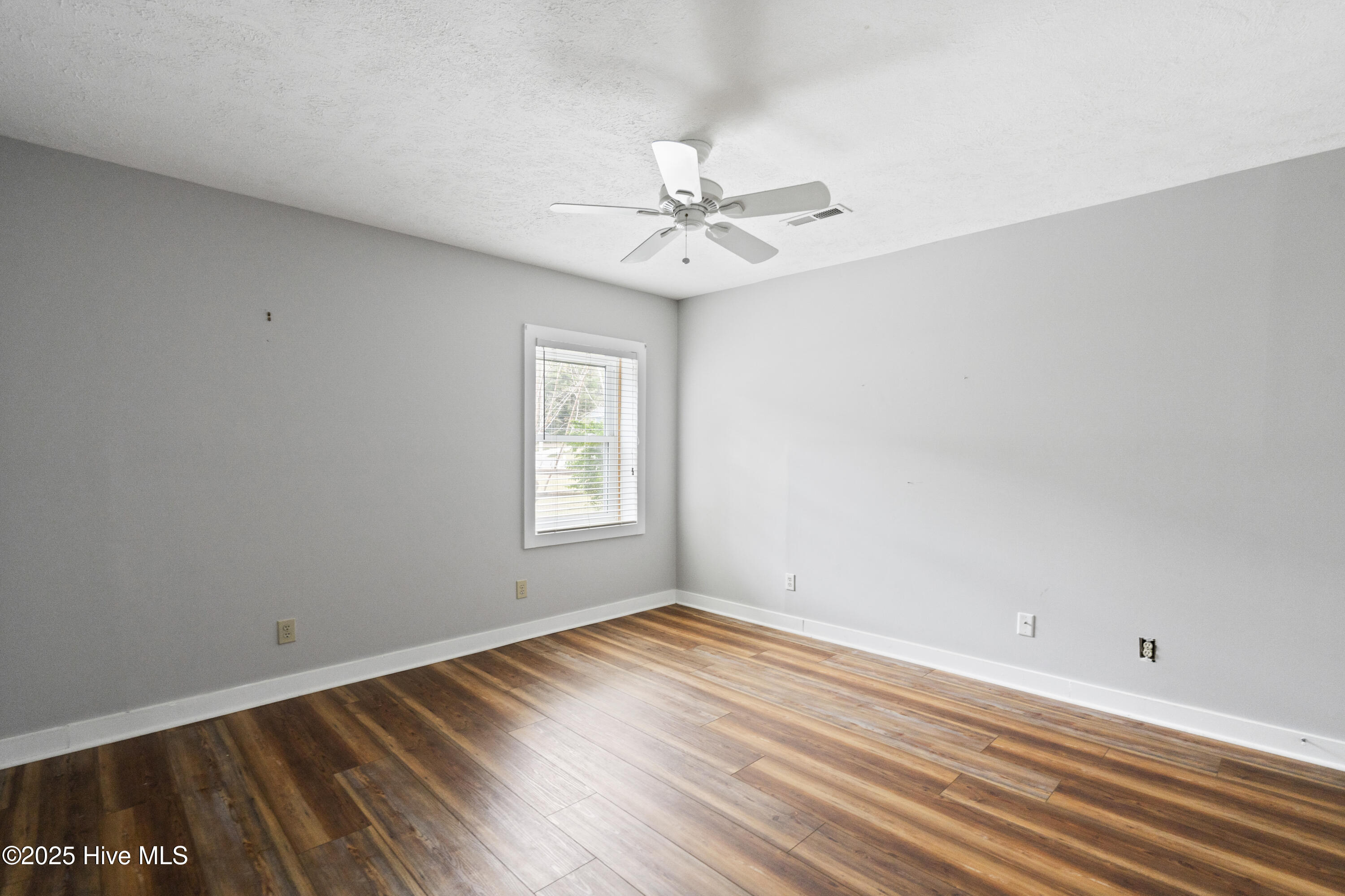 100540990 | Photo 40