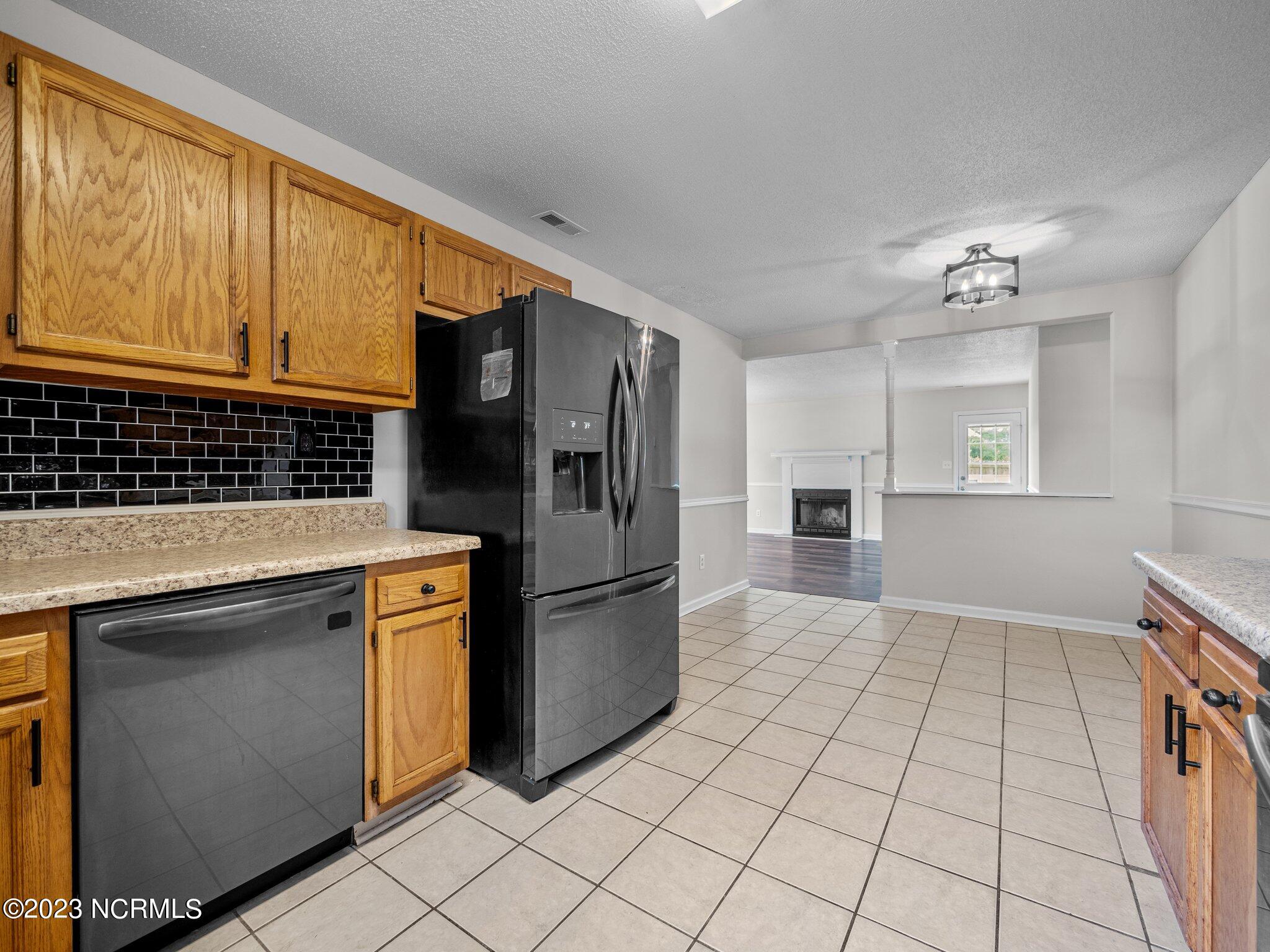 100556244 | Photo 24