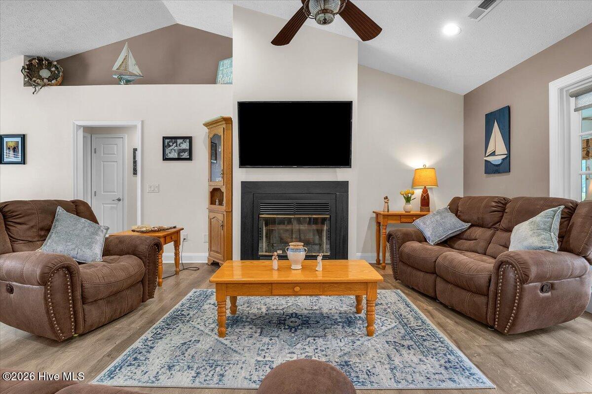 100563011 | Photo 12