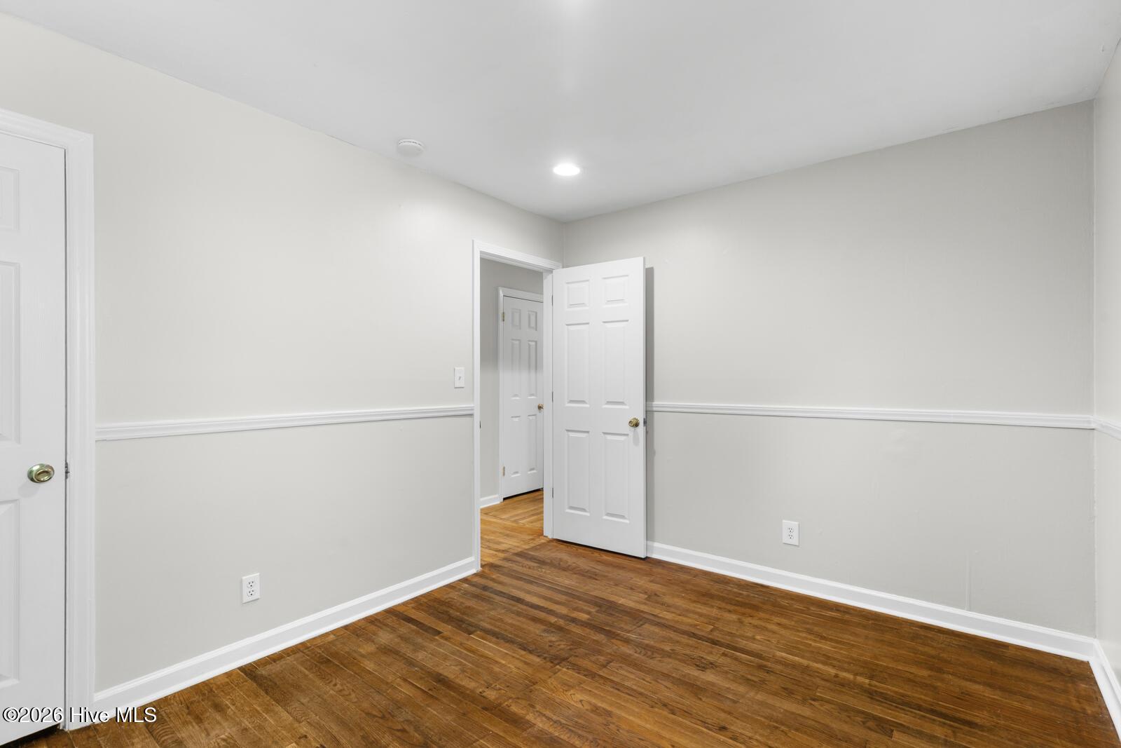 100569142 | Photo 14