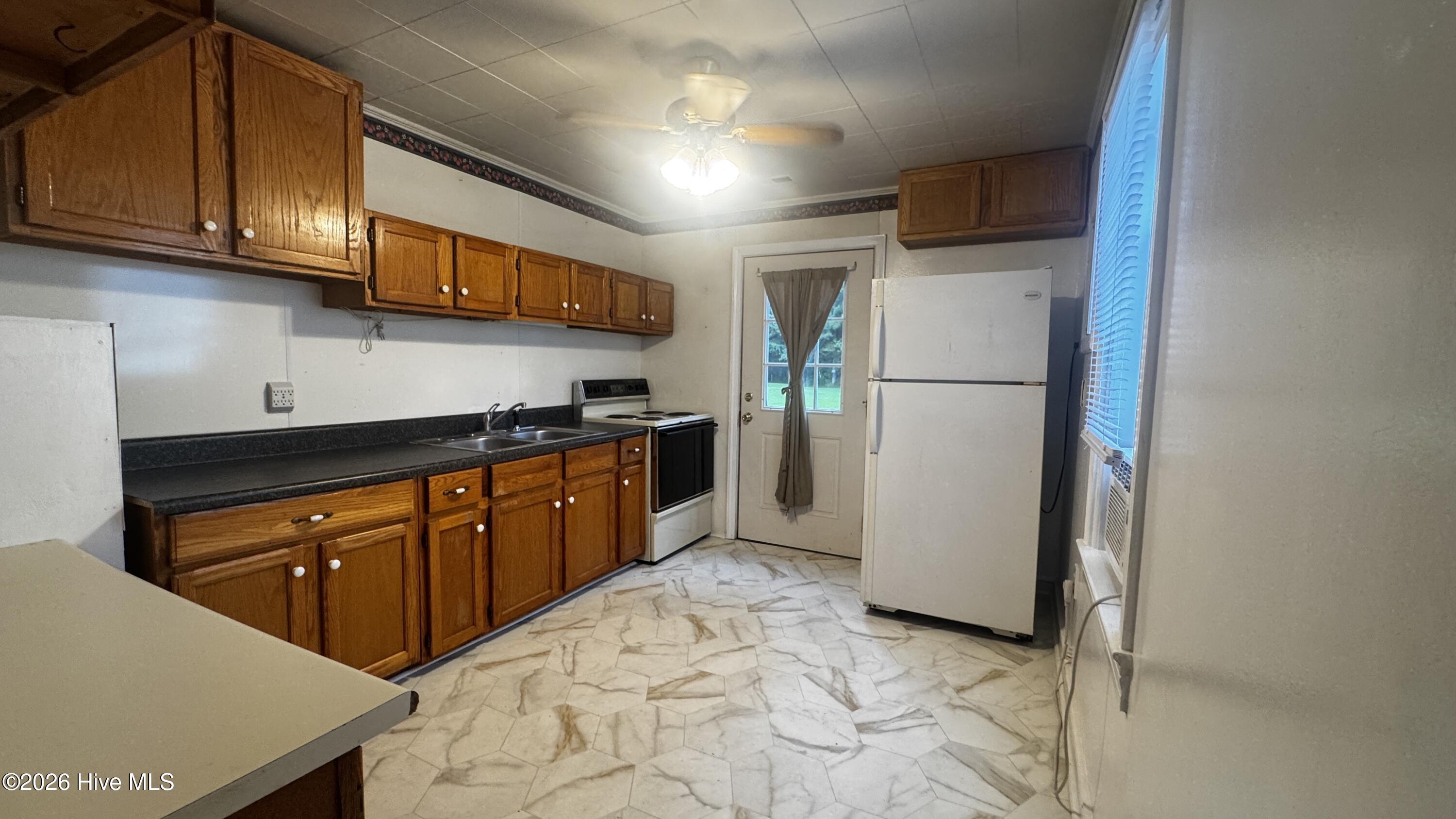 100568565 | Photo 12