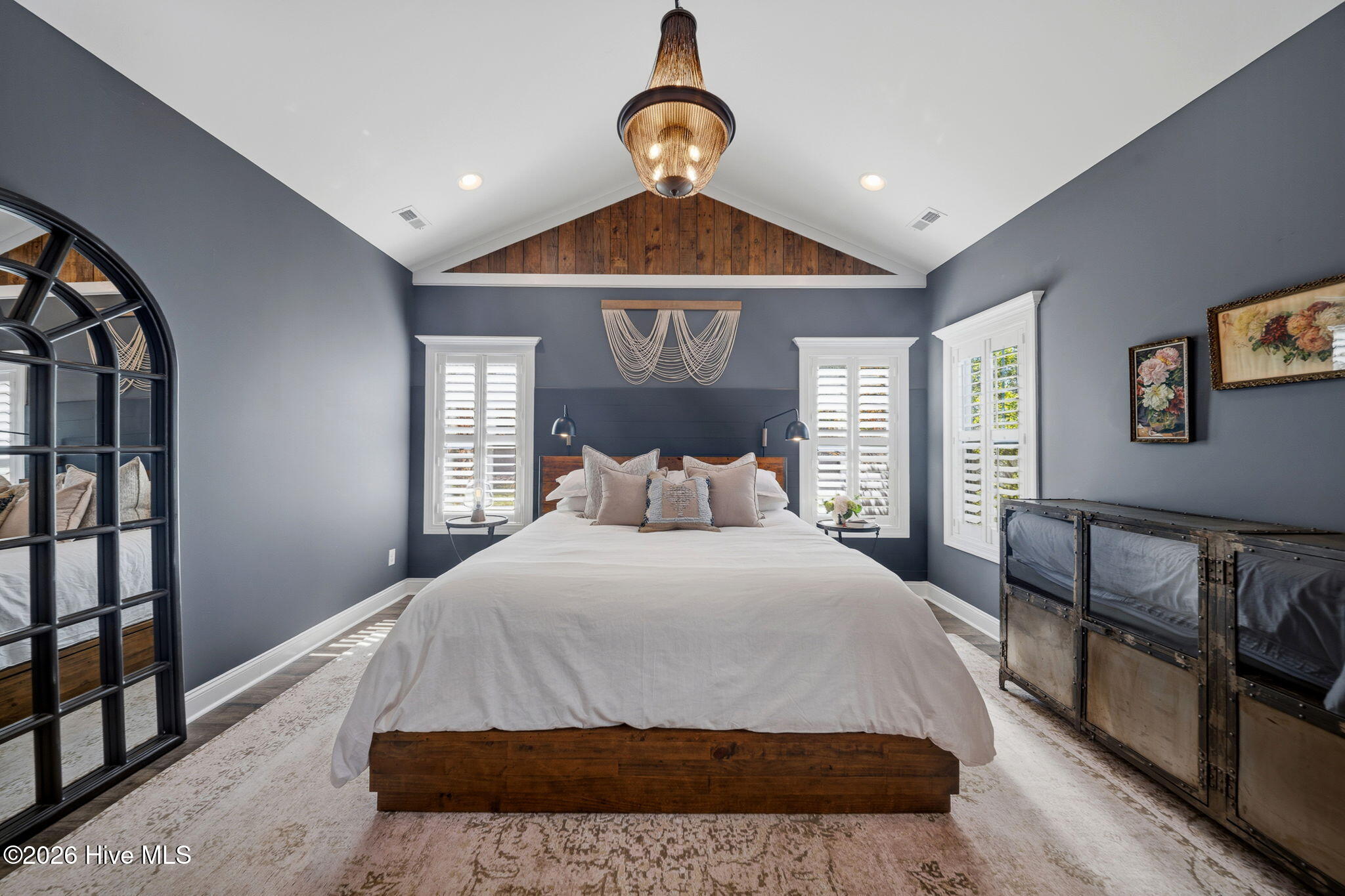 100565702 | Photo 19