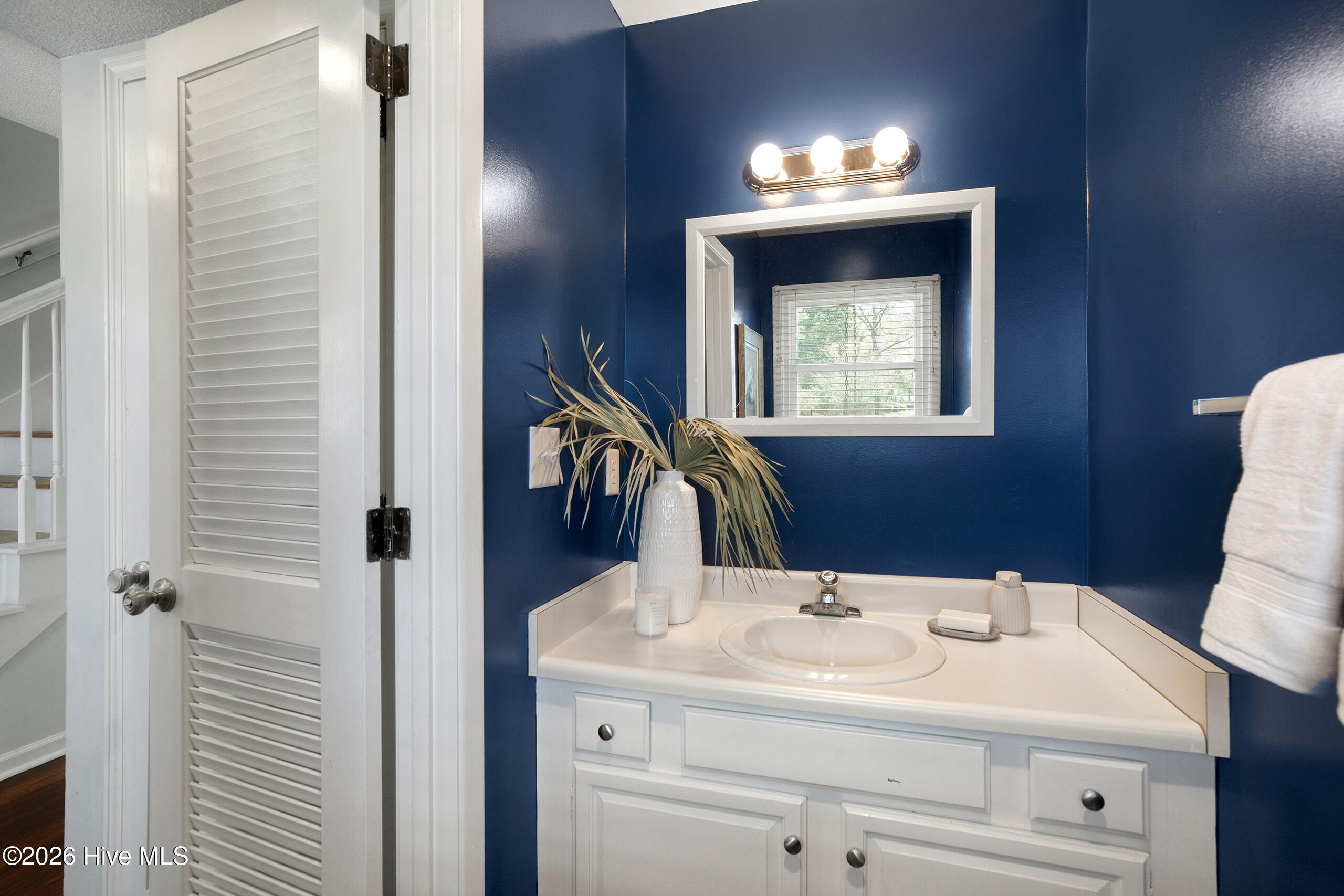 100561639 | Photo 23