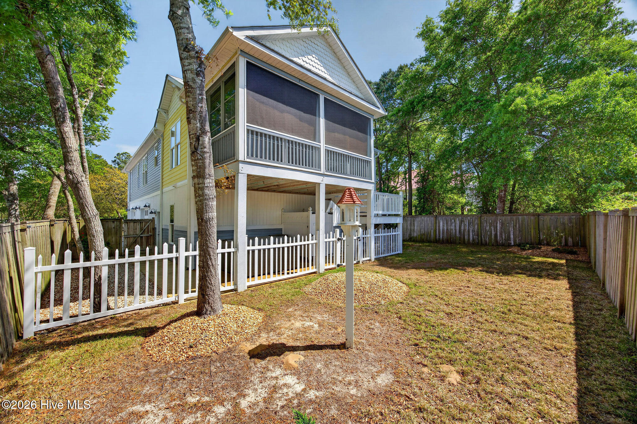 100548622 | Photo 51