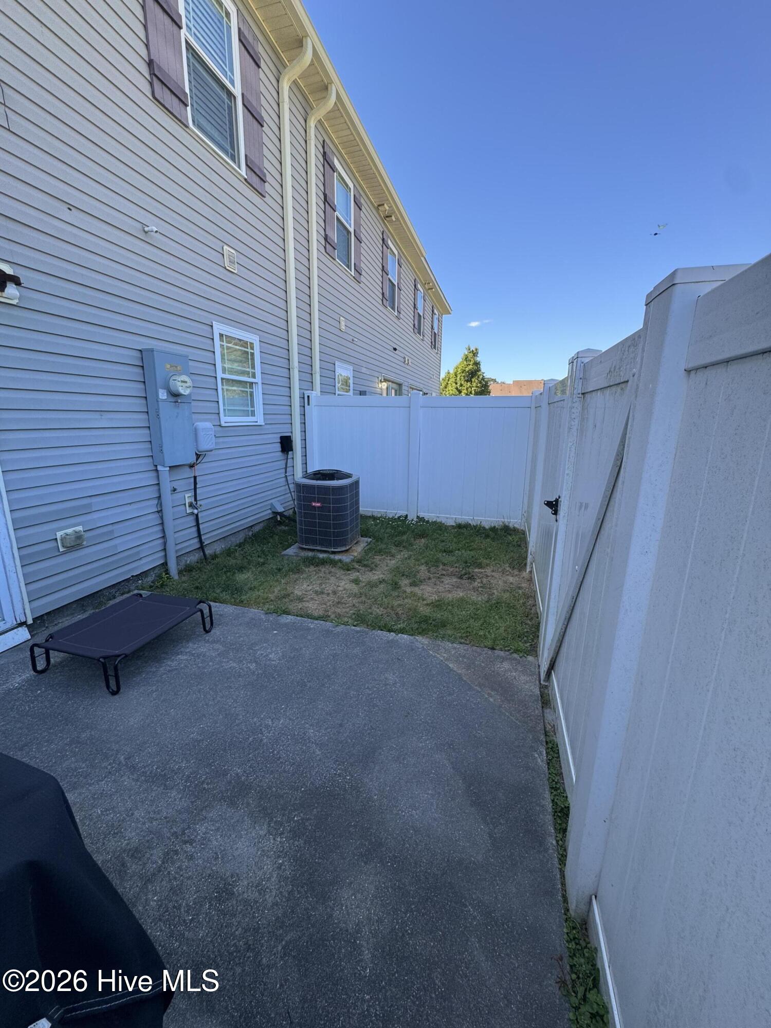 100566415 | Photo 25