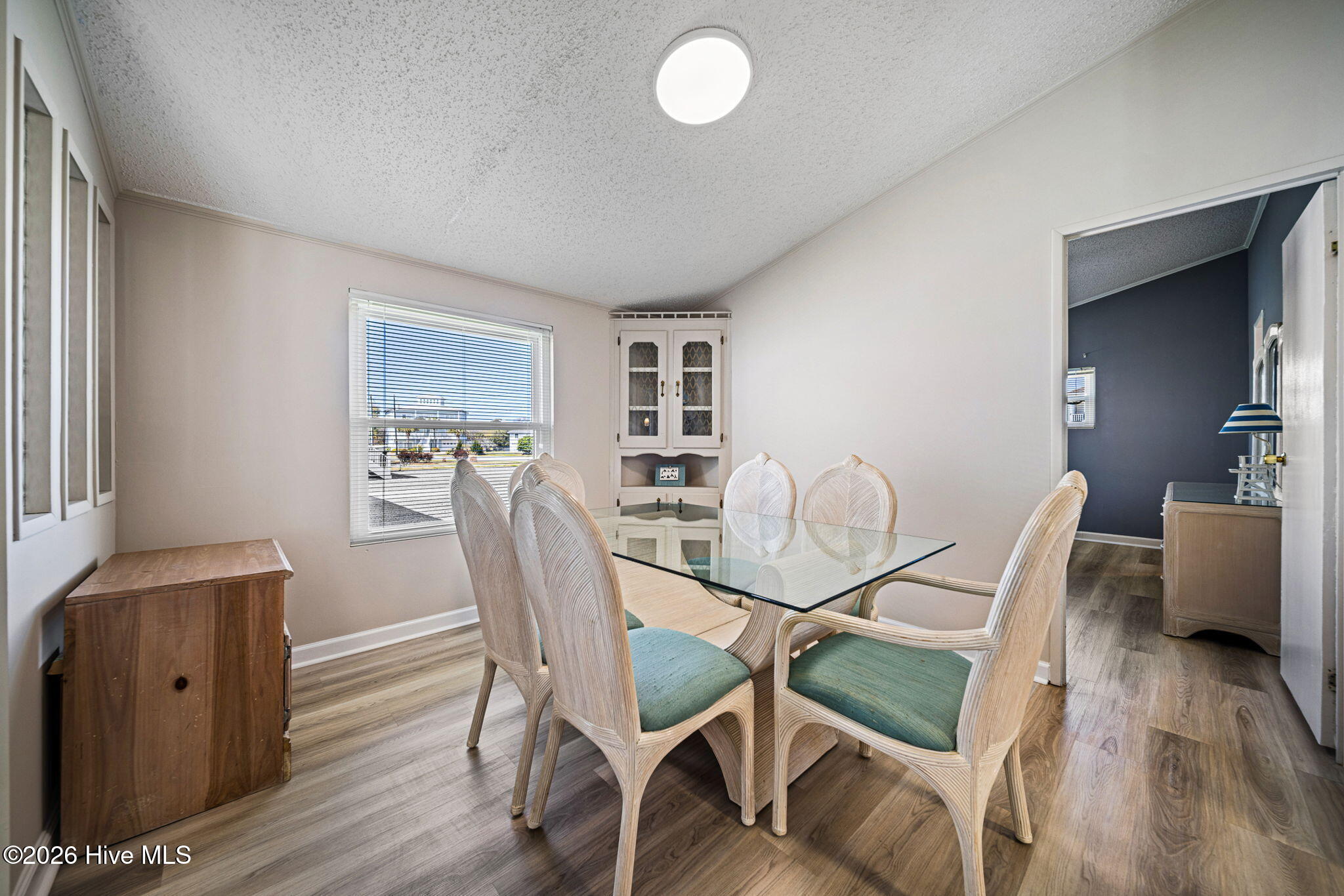 100561406 | Photo 38