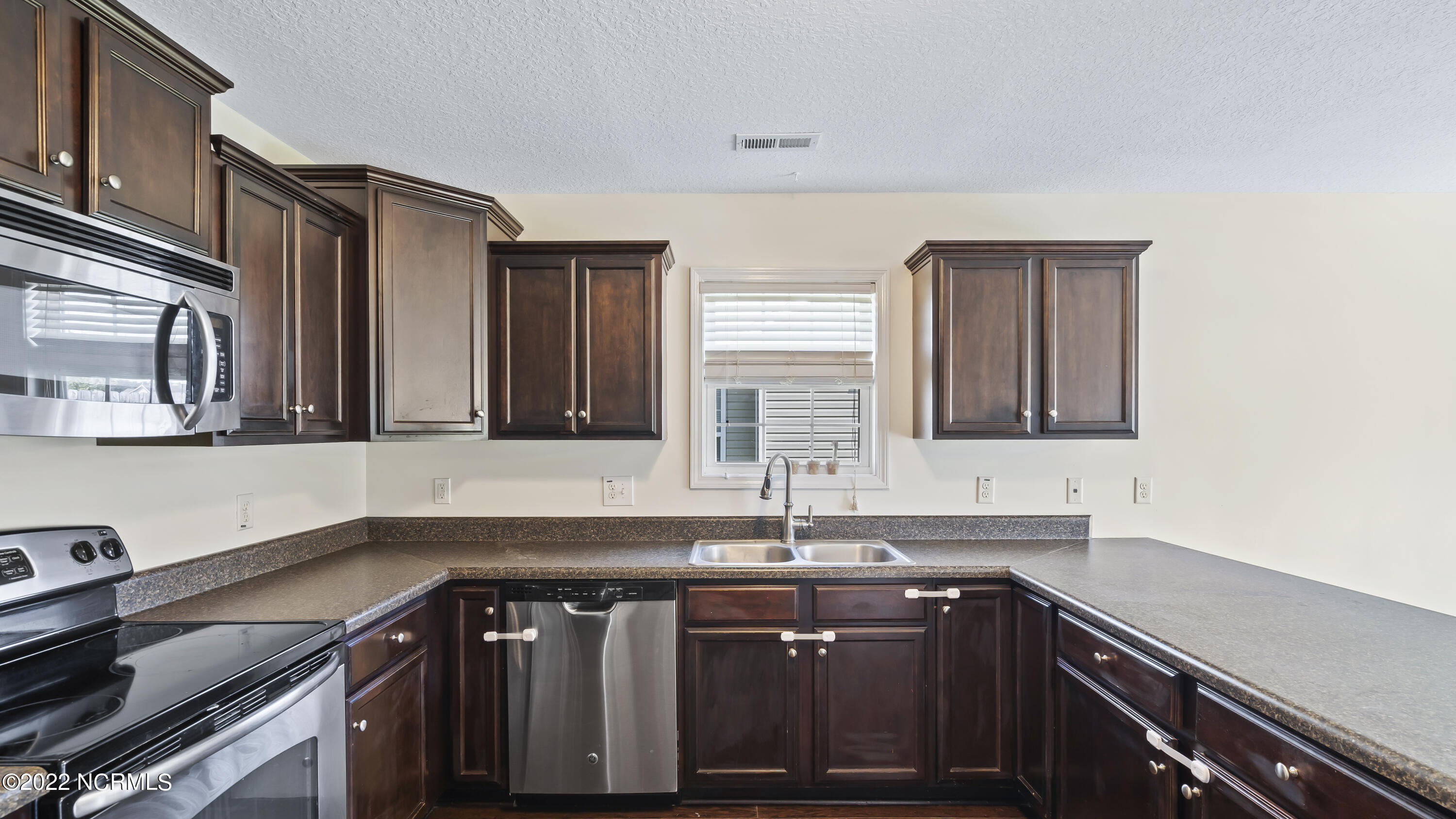 100566644 | Photo 12