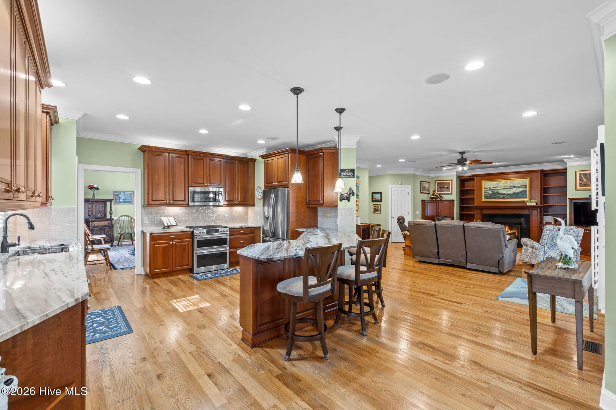 100563336 | Photo 11