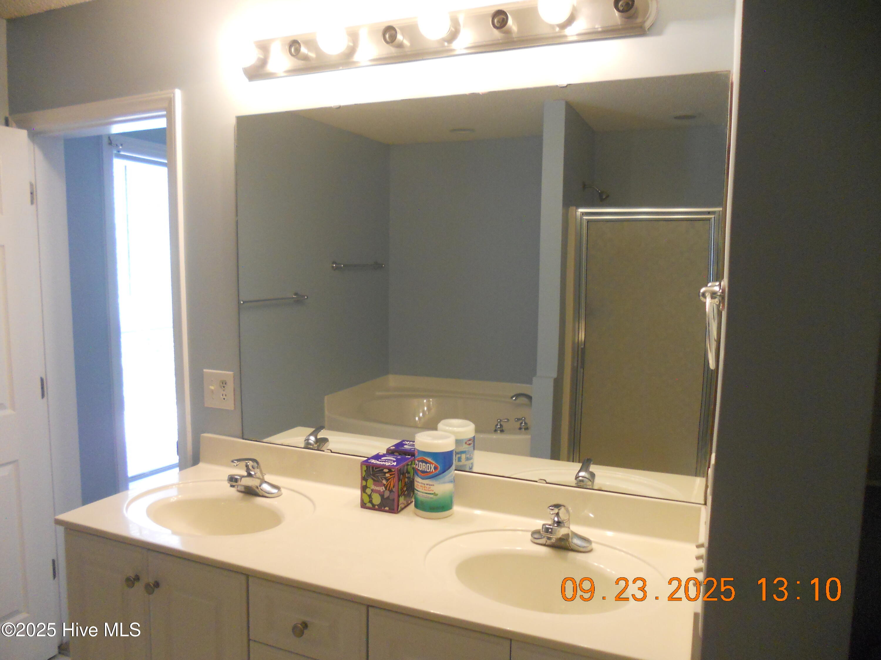 100532351 | Photo 32