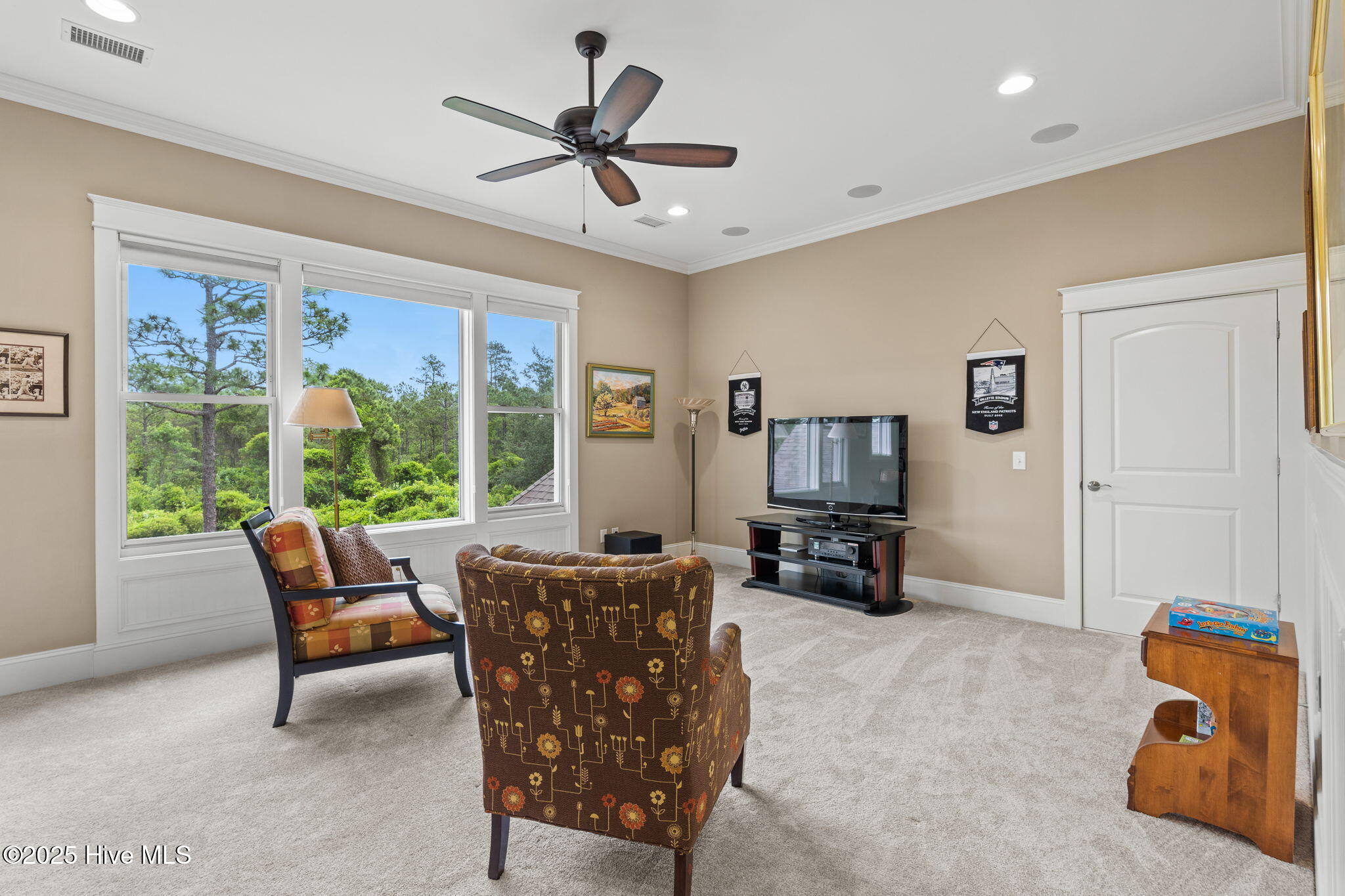 100562401 | Photo 55