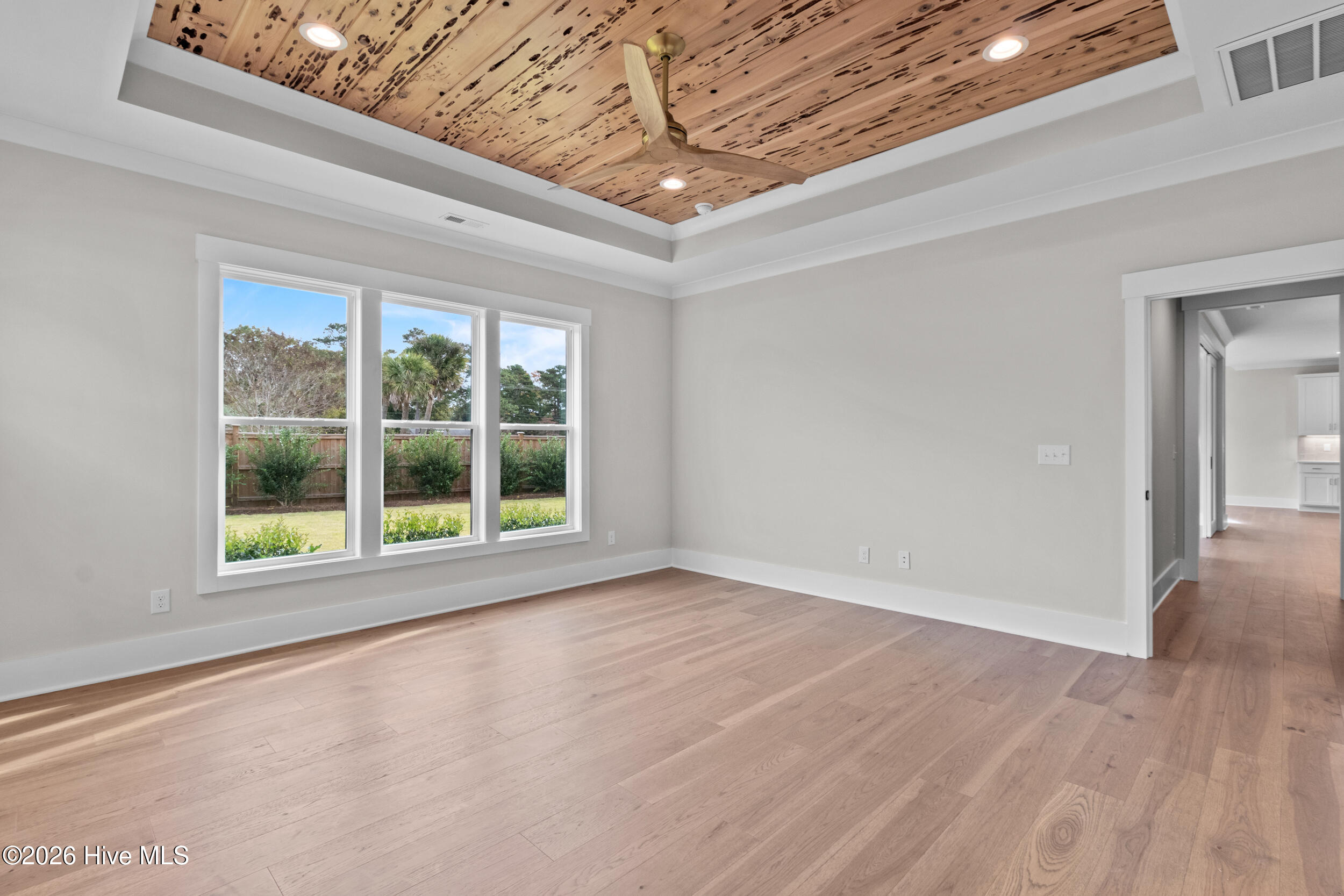 100568514 | Photo 22