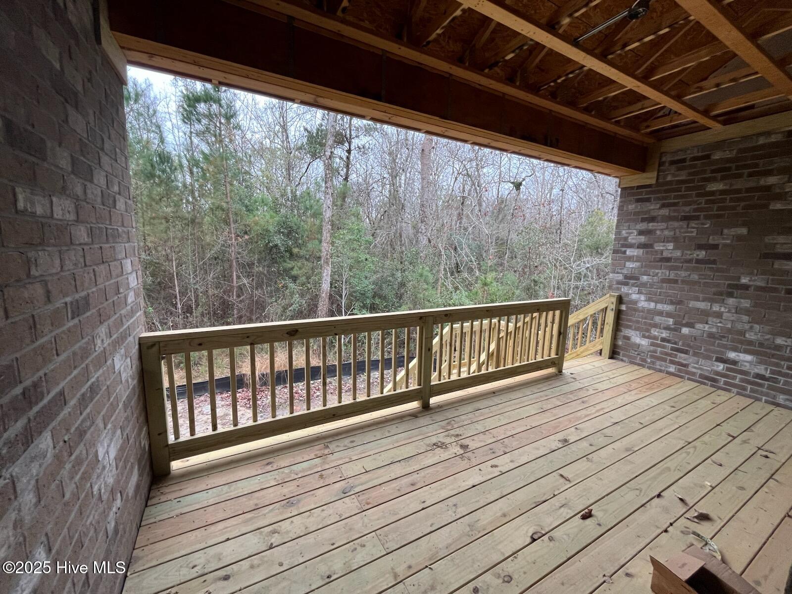 100527021 | Photo 26