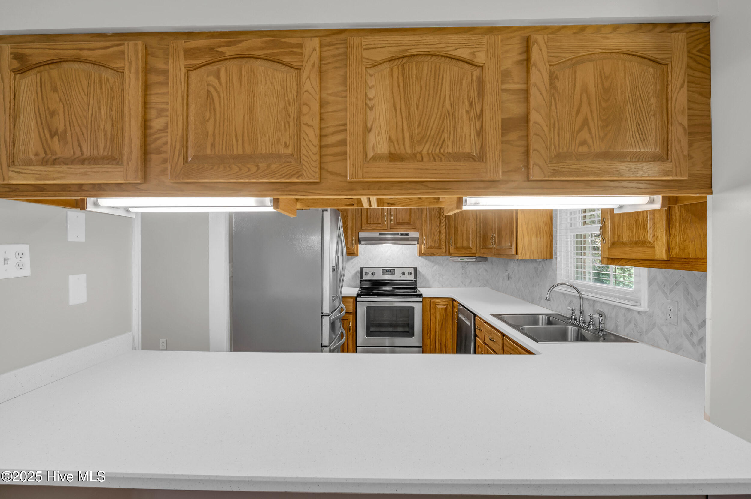 100532115 | Photo 10