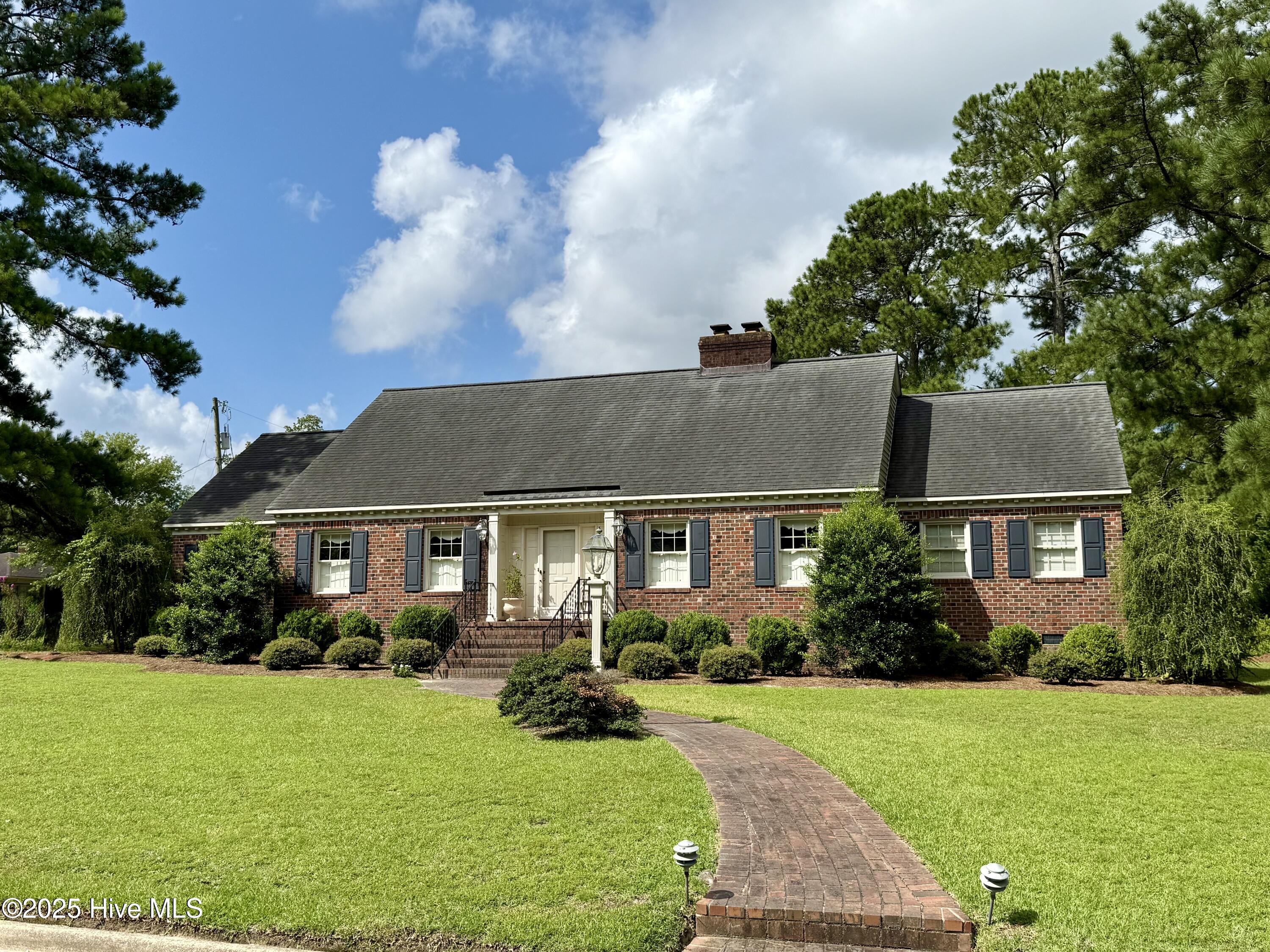 Homes for sale in Williamston, NC | 901 School Dr, Williamston, NC 27892 | MLS# 100520868