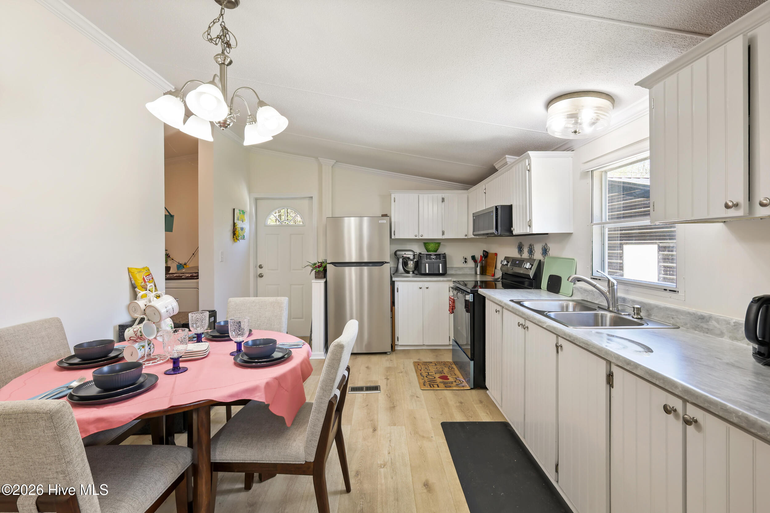 100564422 | Photo 11