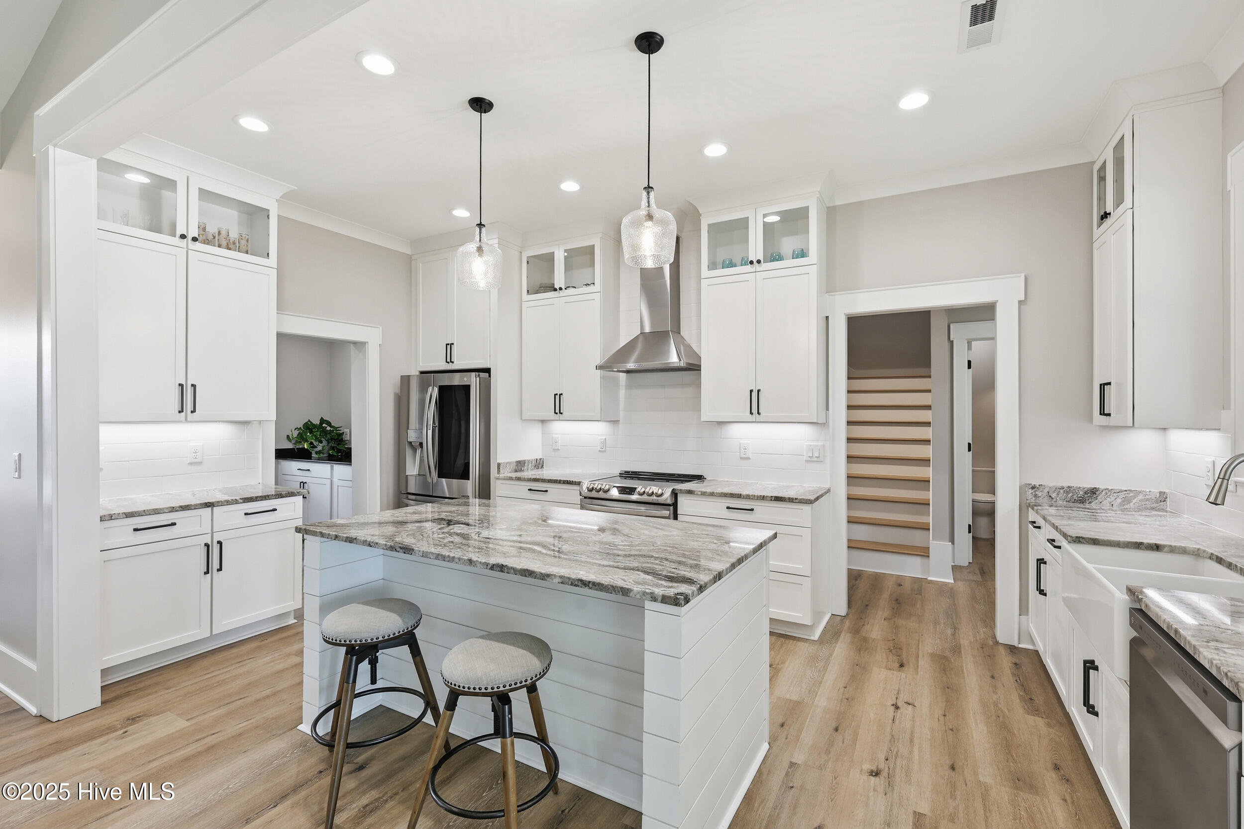 100542294 | Photo 16