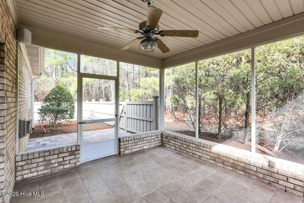 100548376 | Photo 38