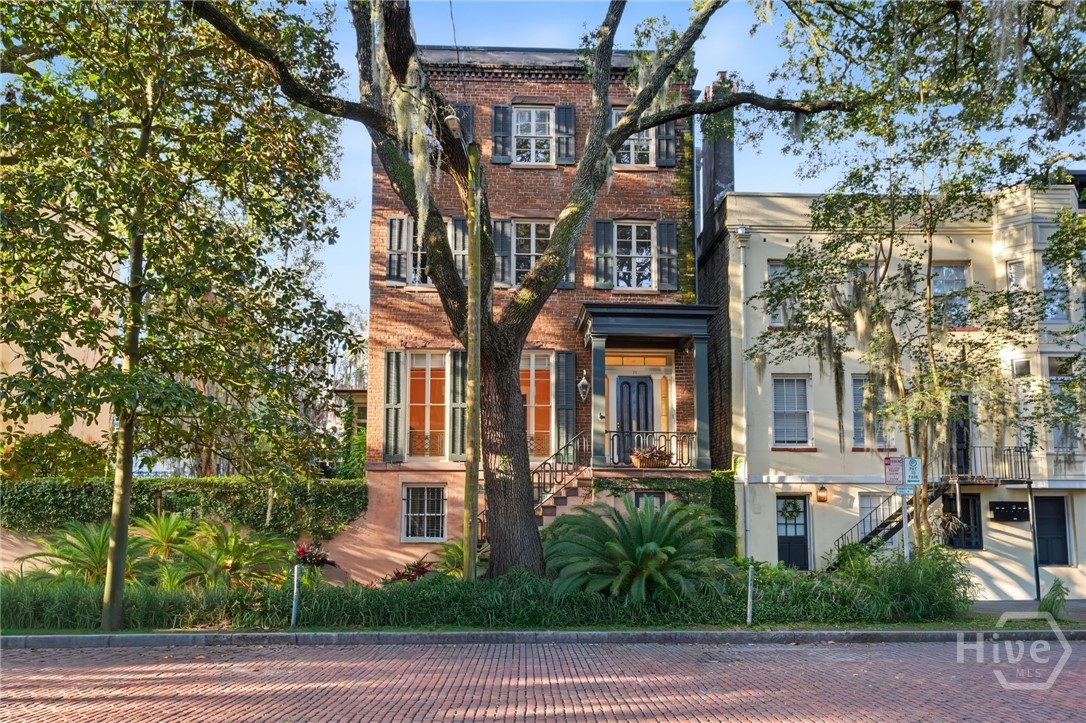 Photo 2 of Single family home for sale at 11 W Jones St, Savannah, GA 31401 | MLS# SA364949 | Listing updated on 2026-09-21