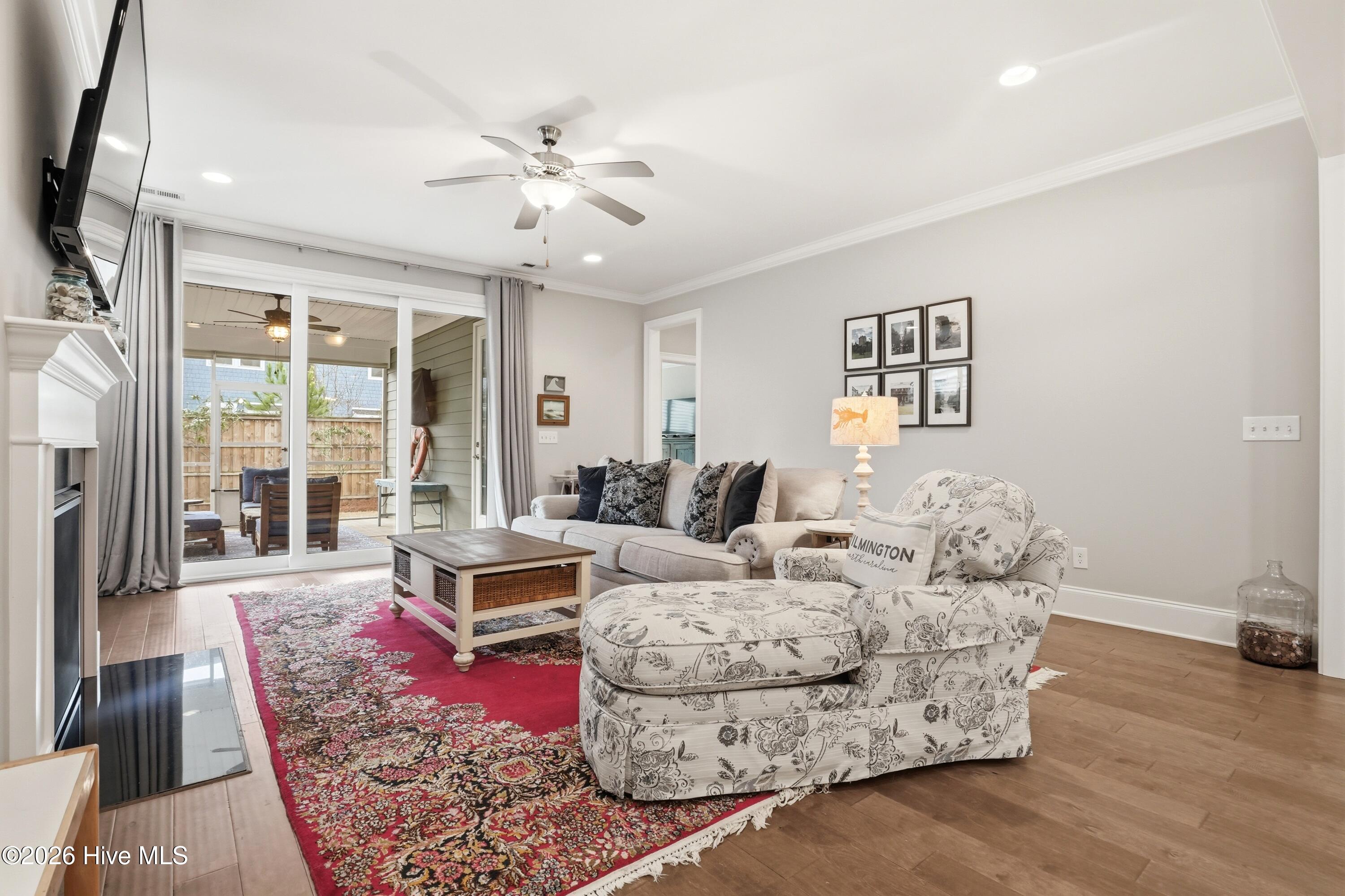 100561469 | Photo 25