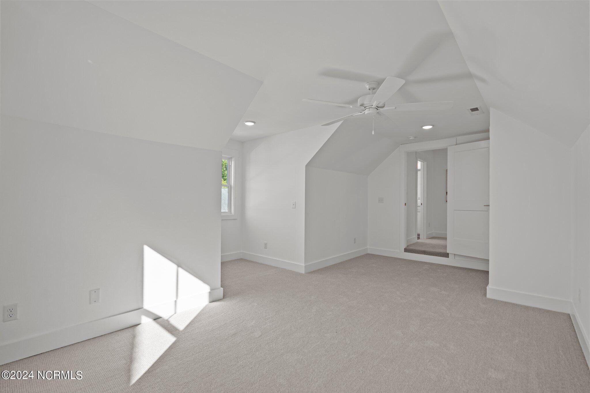 100439104 | Photo 24