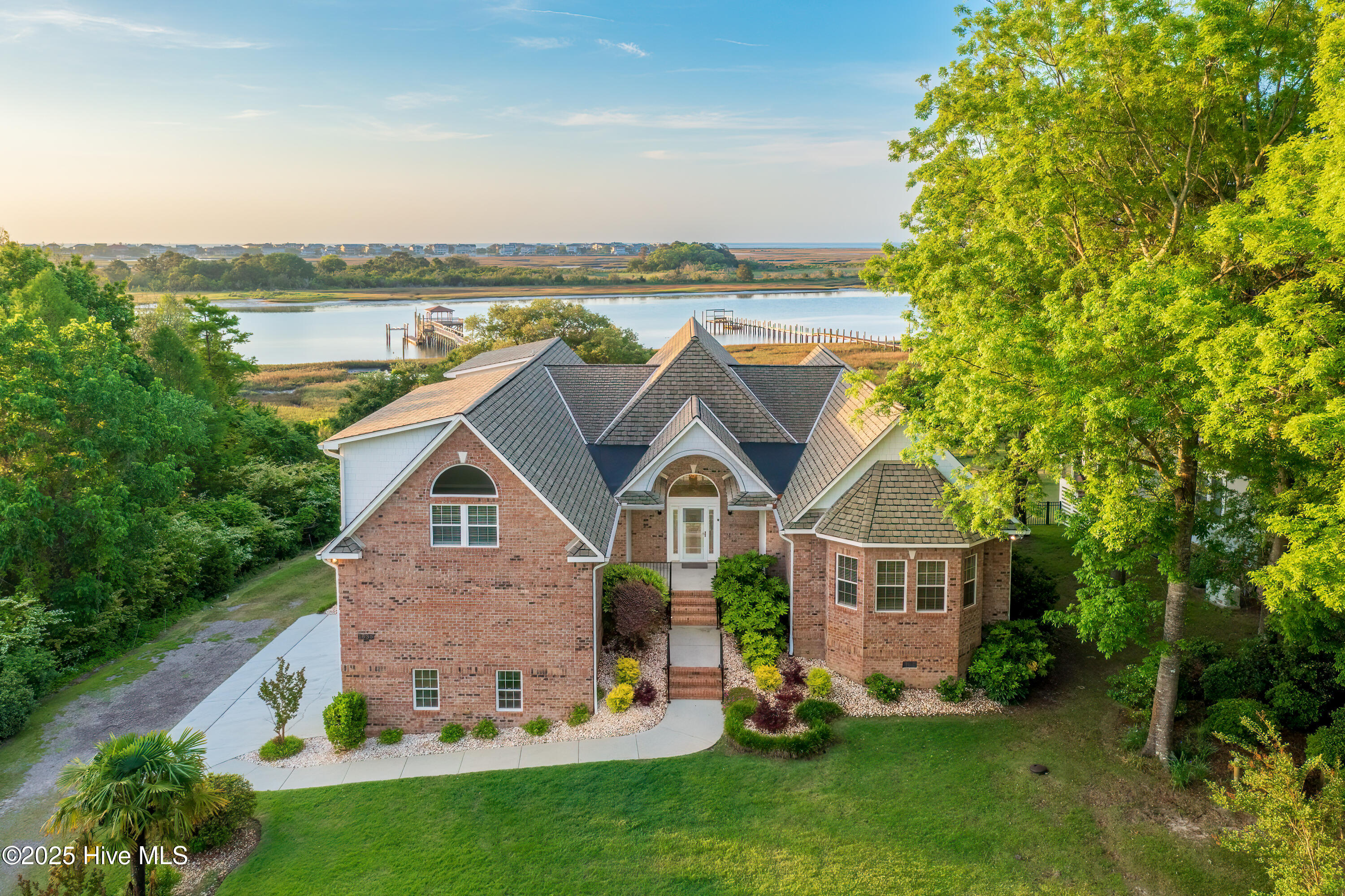 100506223 | Photo 14