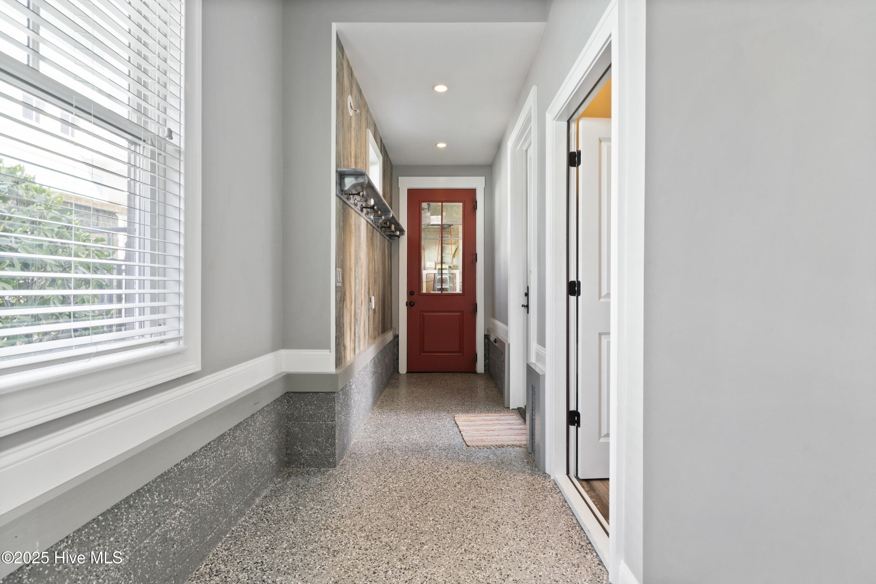 100498817 | Photo 60