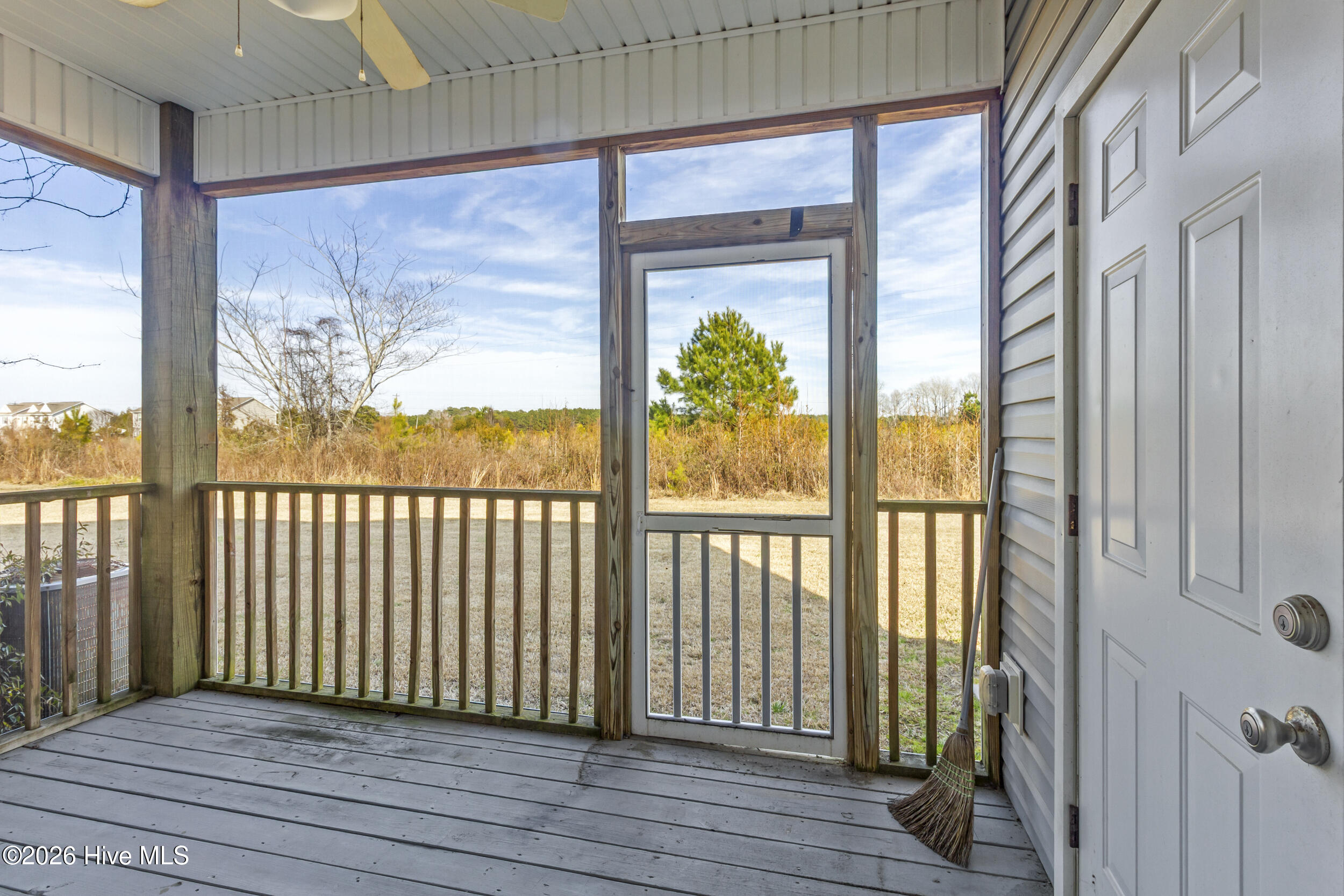 100557945 | Photo 11