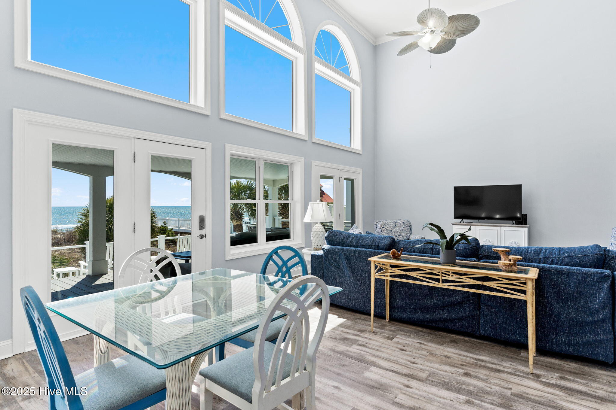 100498196 | Photo 22