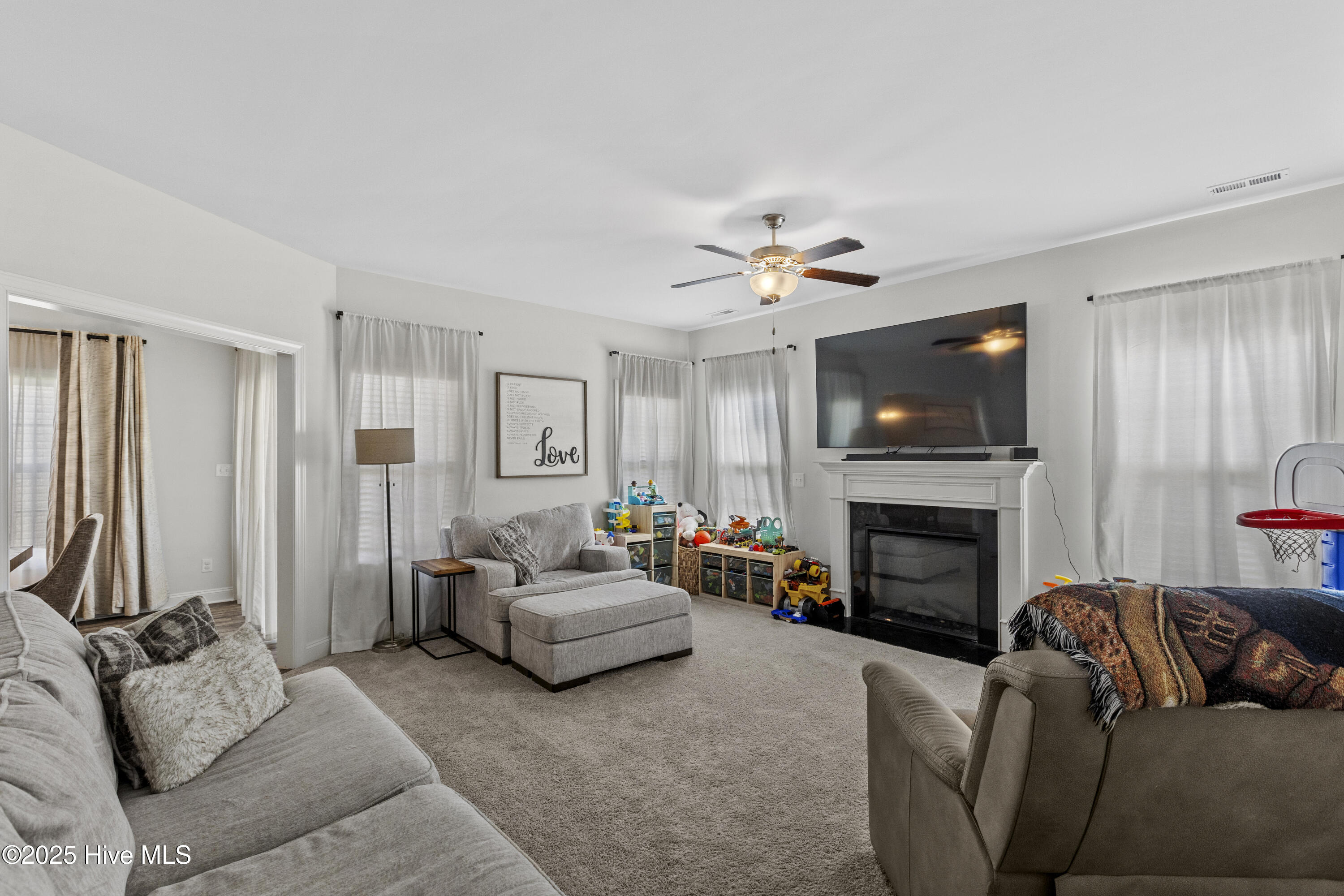 100518858 | Photo 10