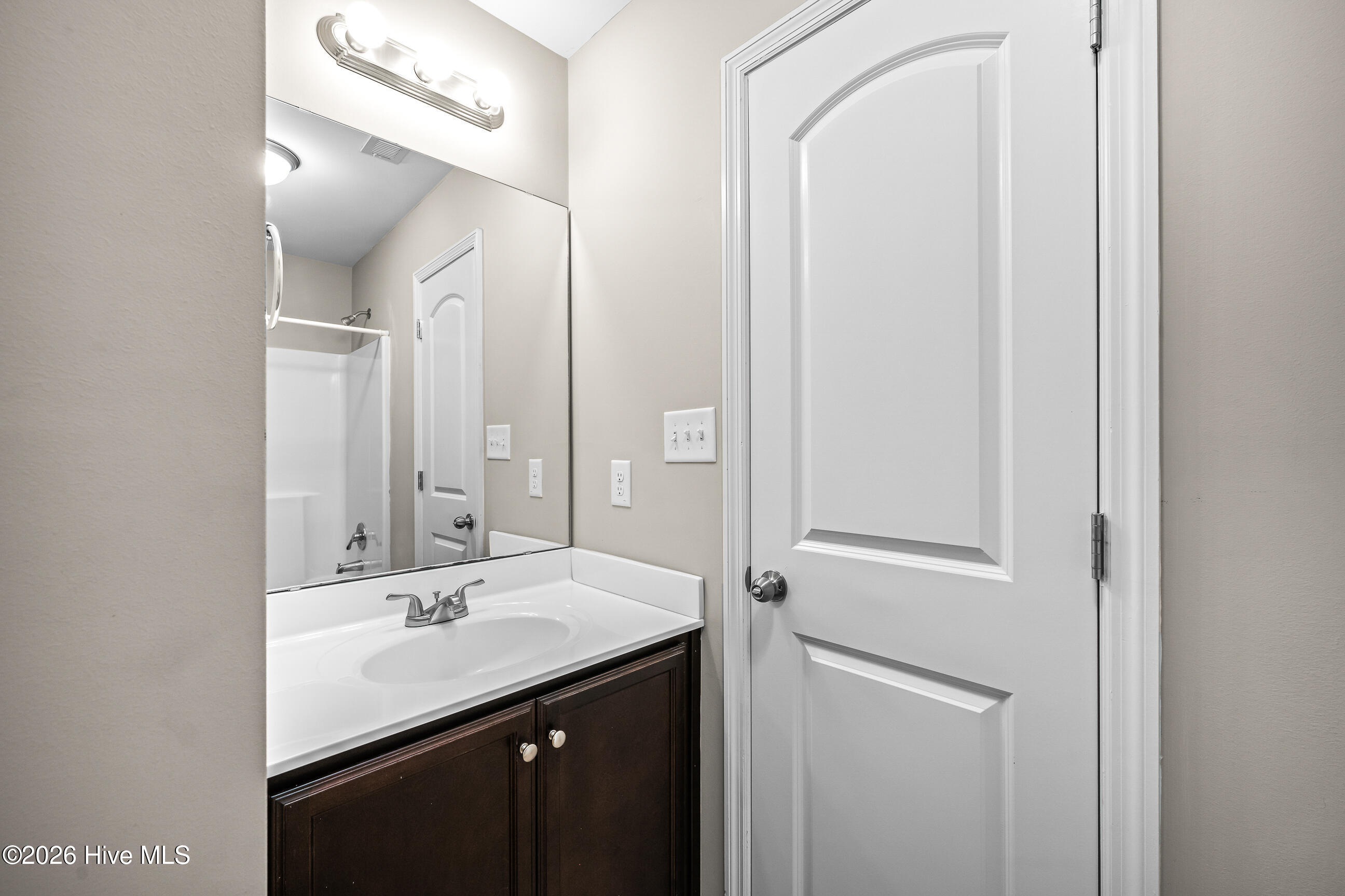 100568364 | Photo 19