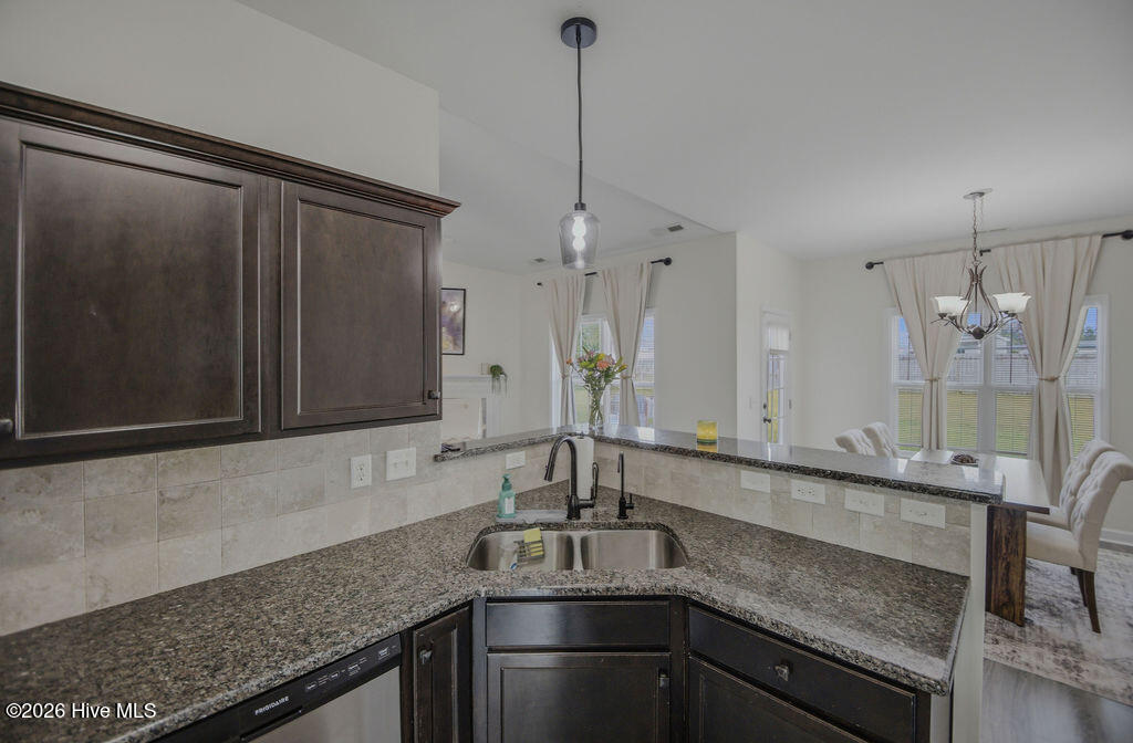 100565679 | Photo 11