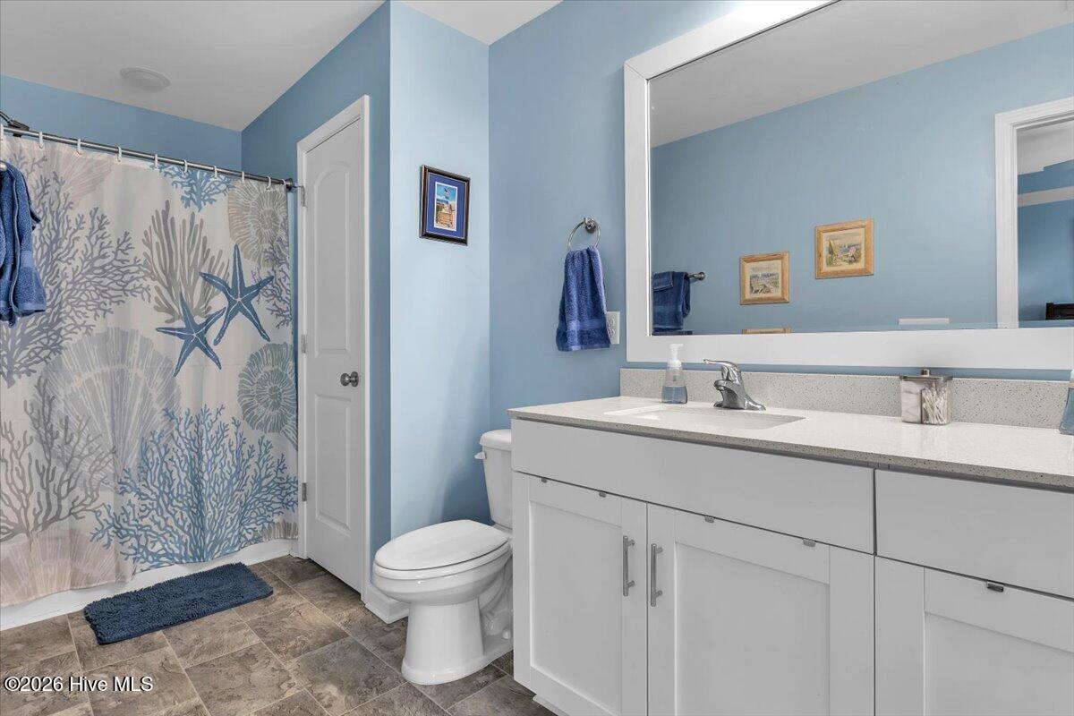 100558100 | Photo 43