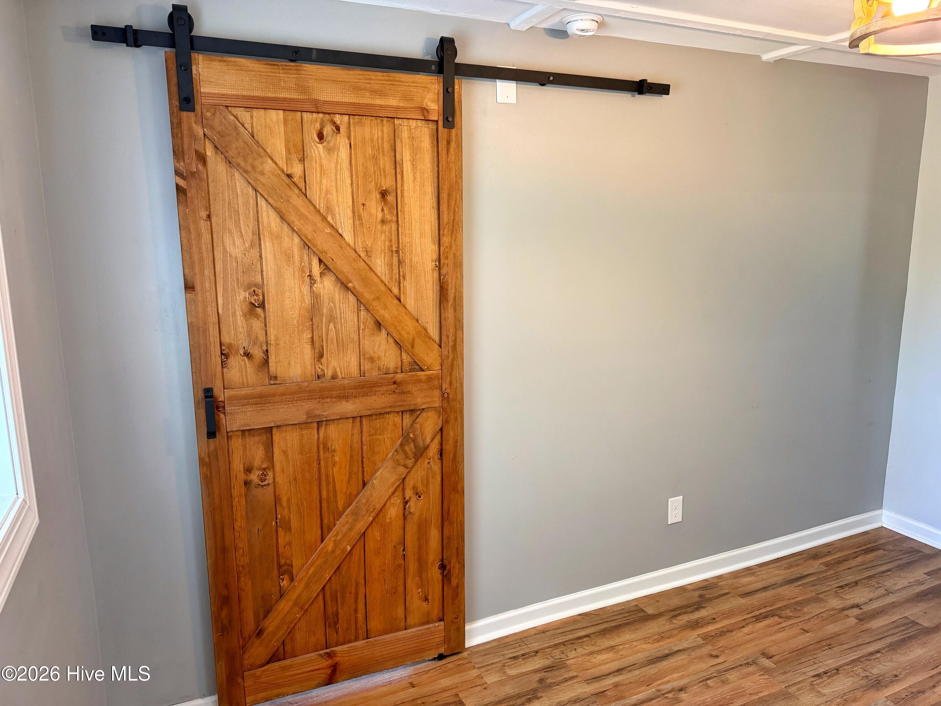 100568098 | Photo 19