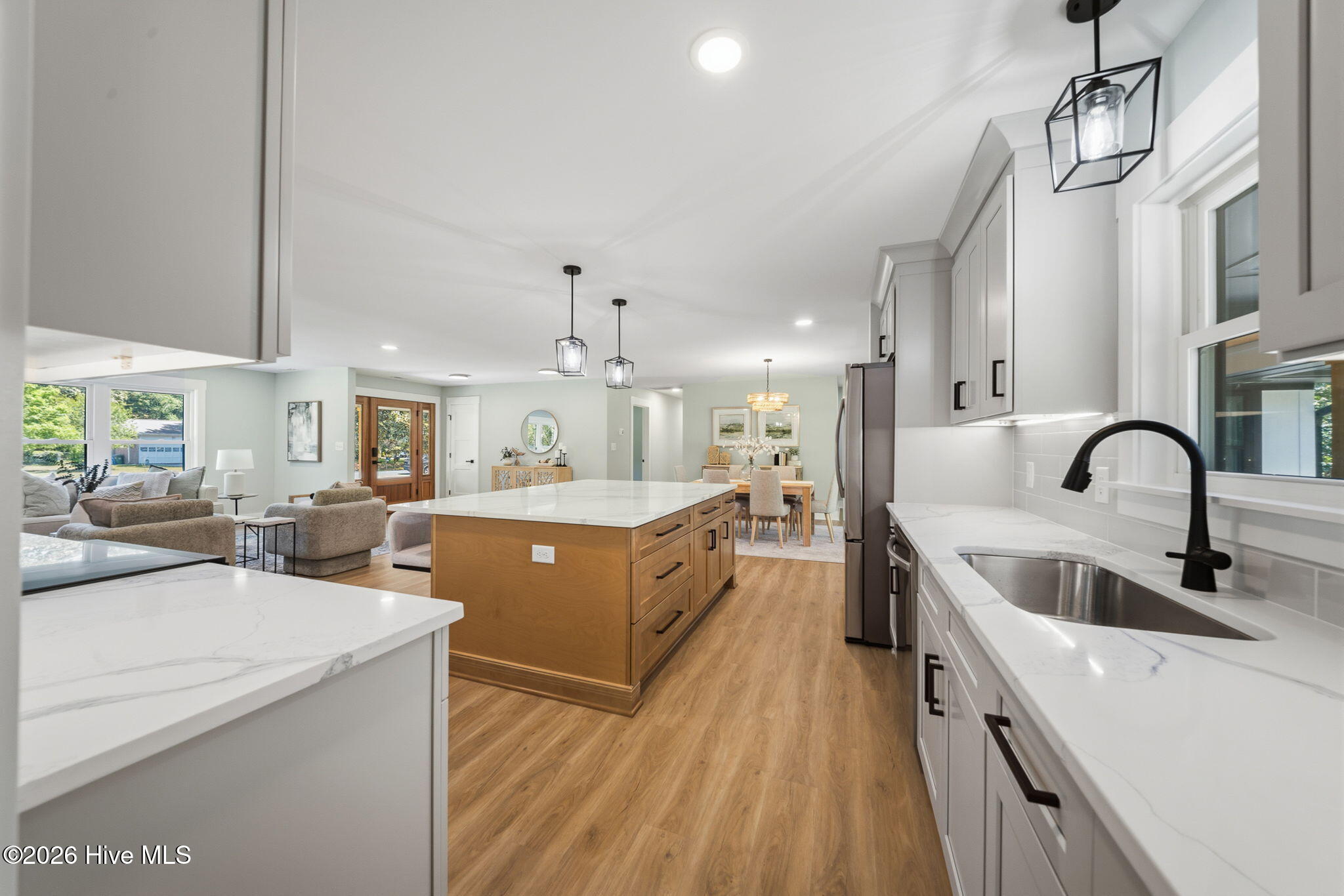 100569769 | Photo 23