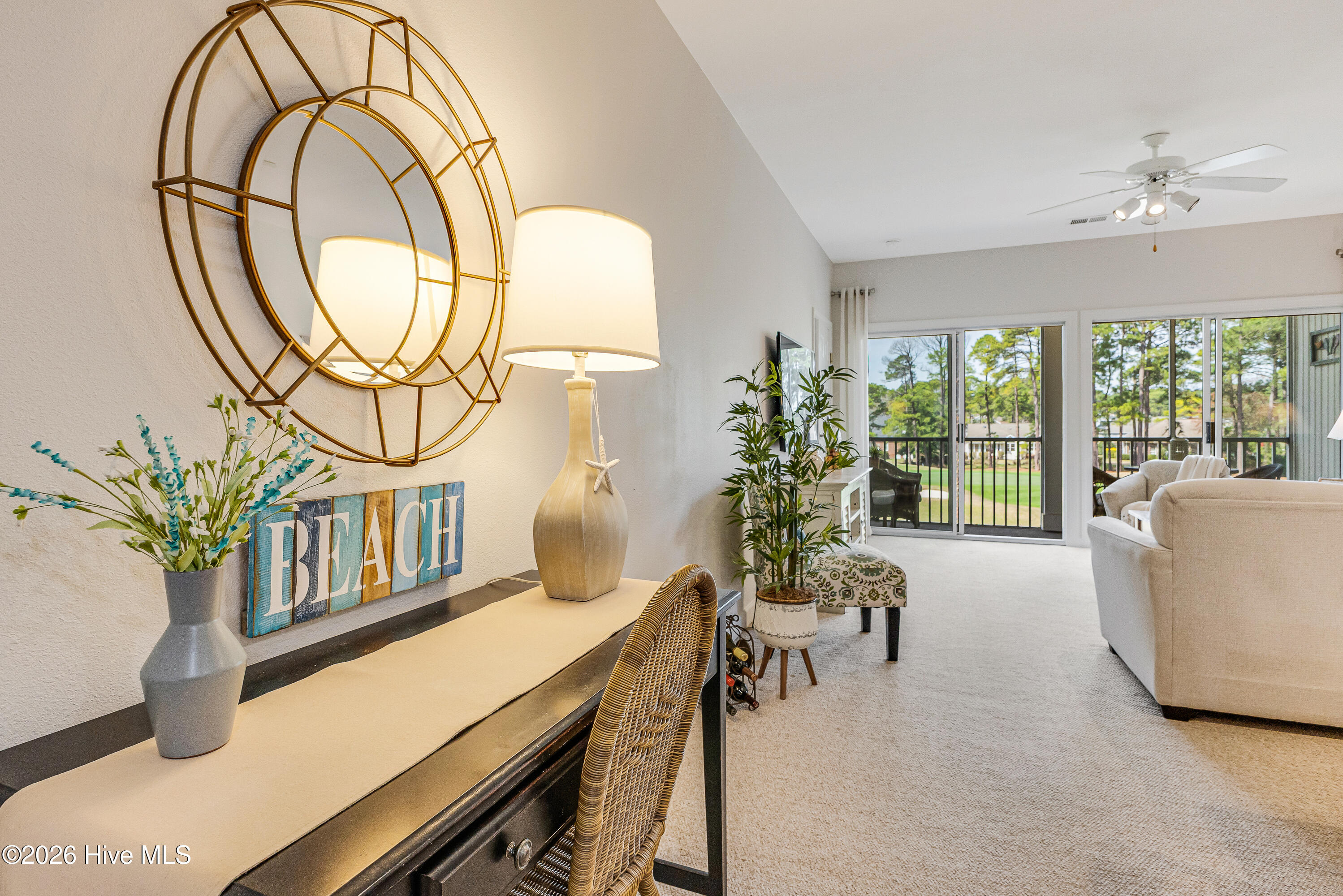 100561043 | Photo 12