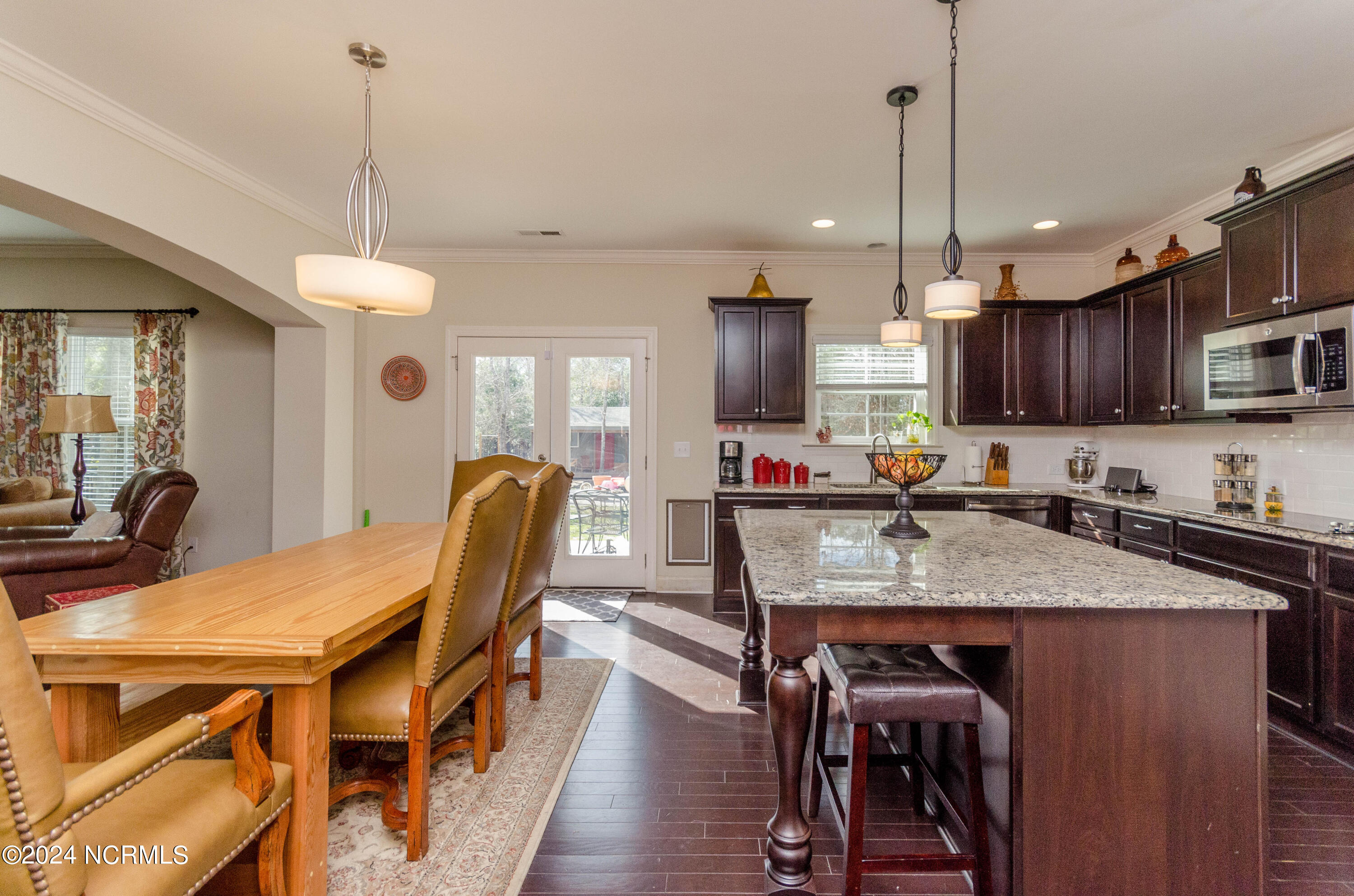 100560622 | Photo 12