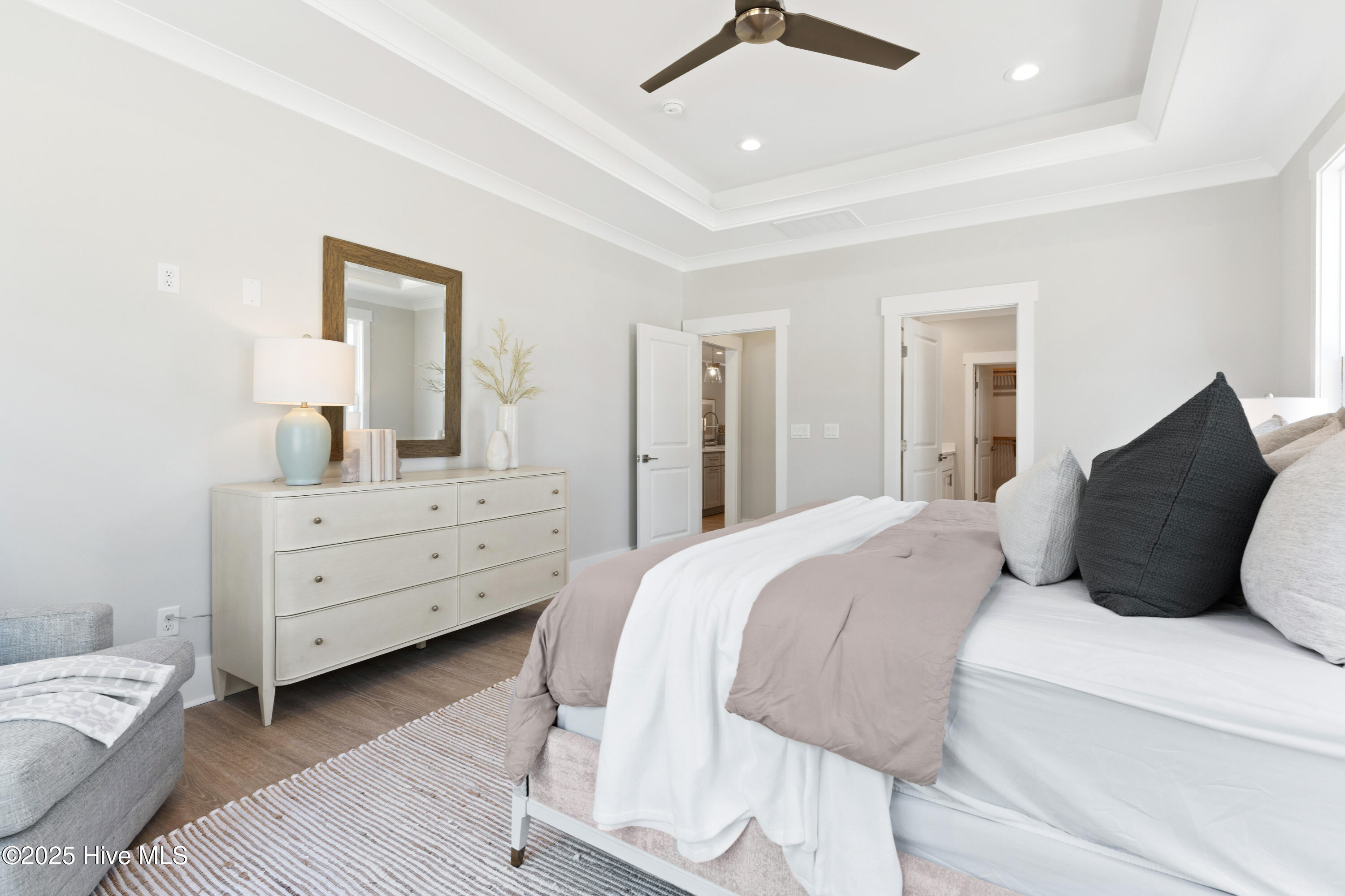 100547015 | Photo 39