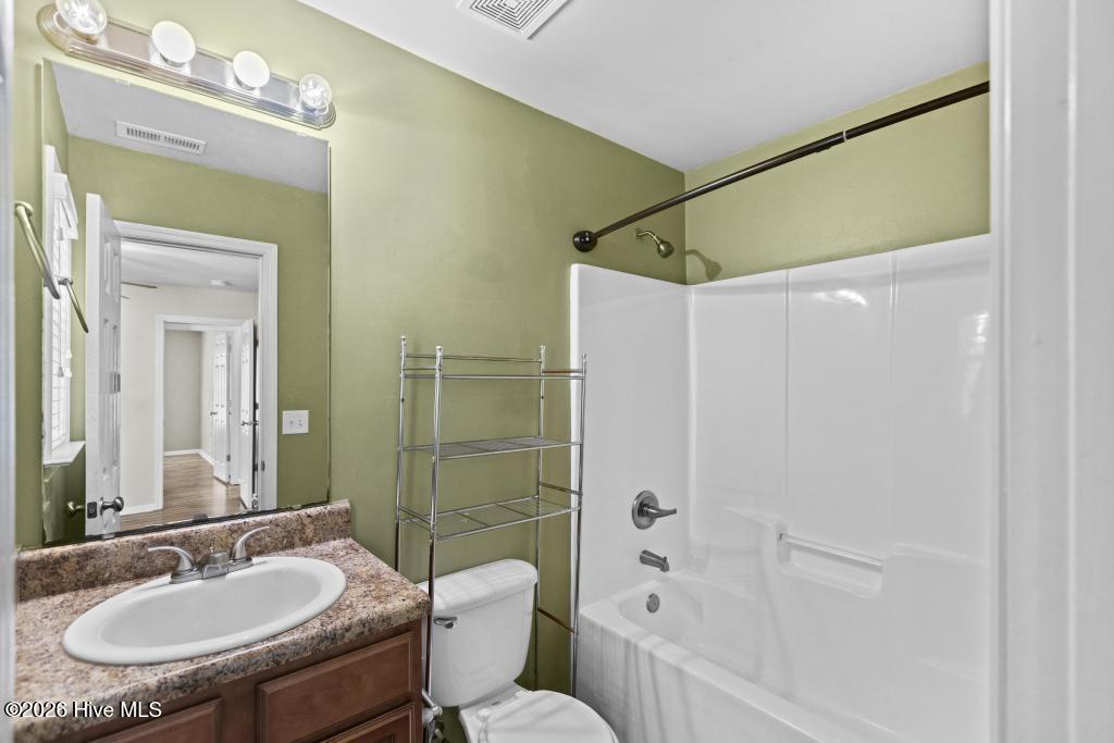 100550335 | Photo 15