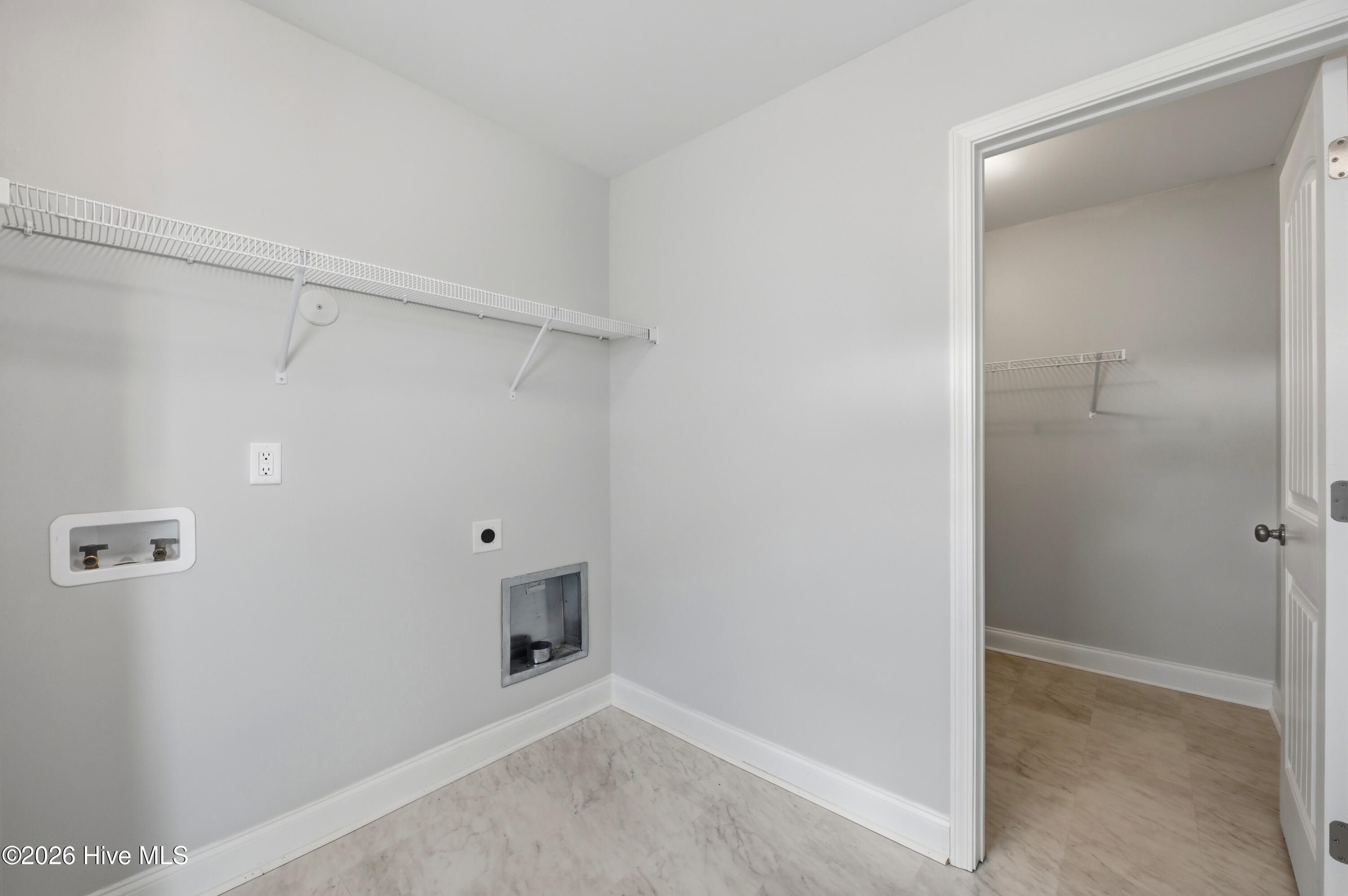 100563104 | Photo 35