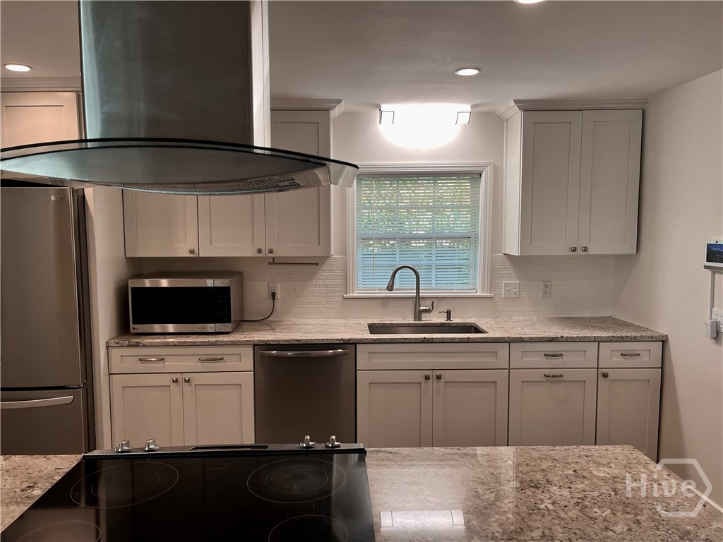 Photo 4 of Single family home for sale at 21 E 61st Street, Savannah, GA 31405 | MLS# SA365210 | Listing updated on 2026-10-01