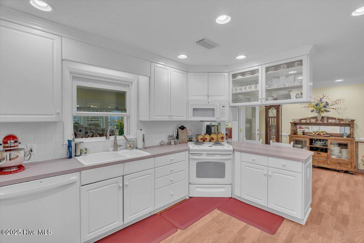 100542832 | Photo 23