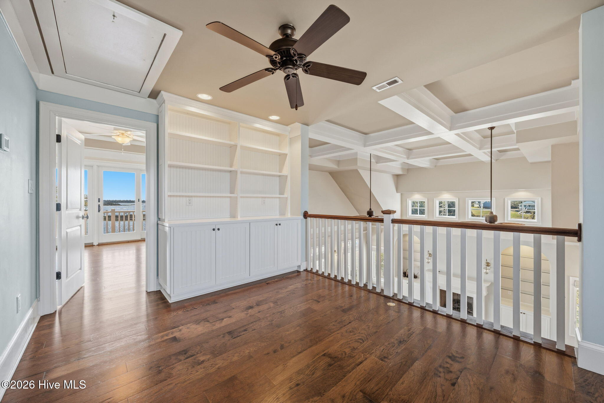 100561060 | Photo 28