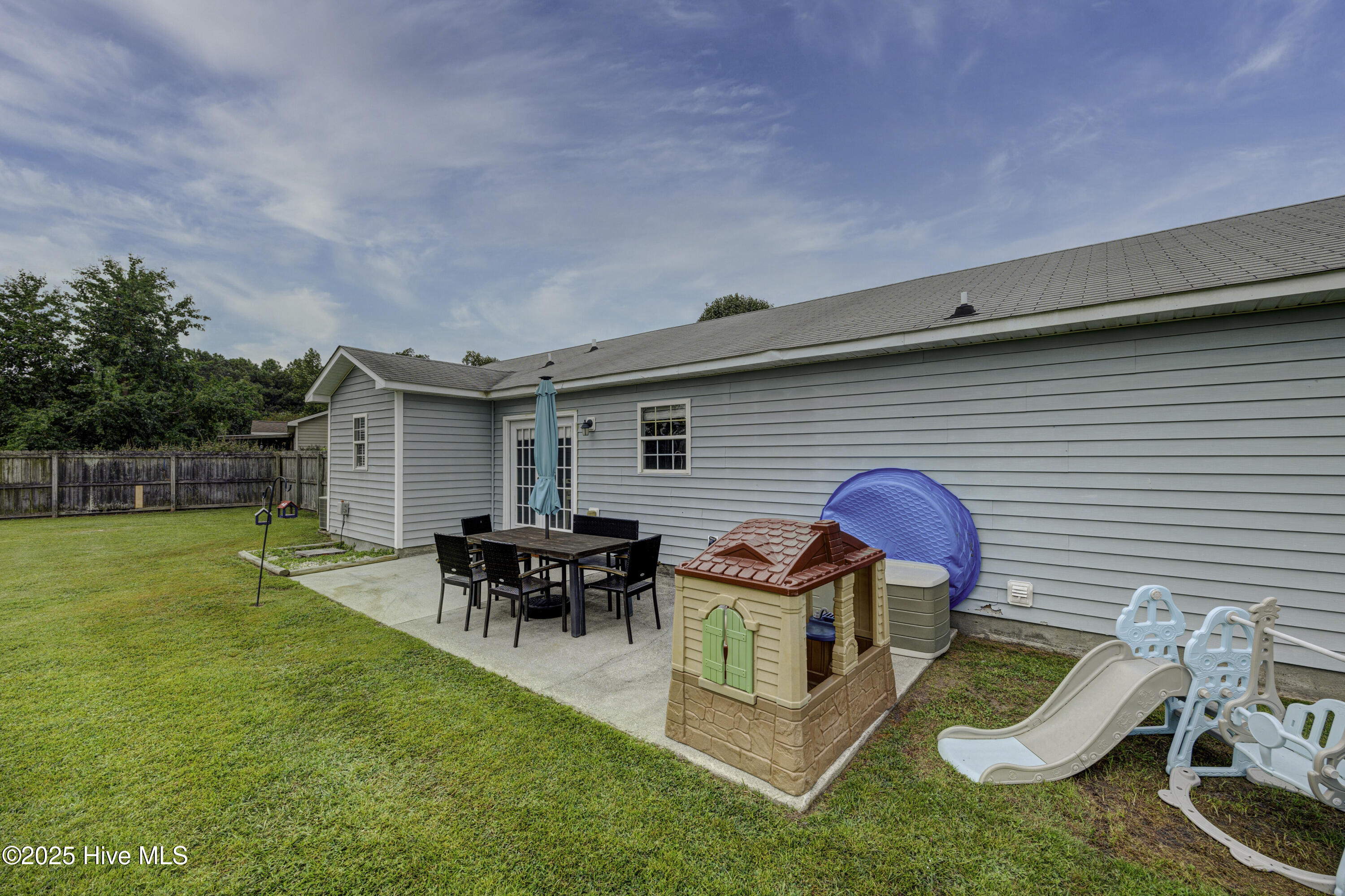 100561437 | Photo 31