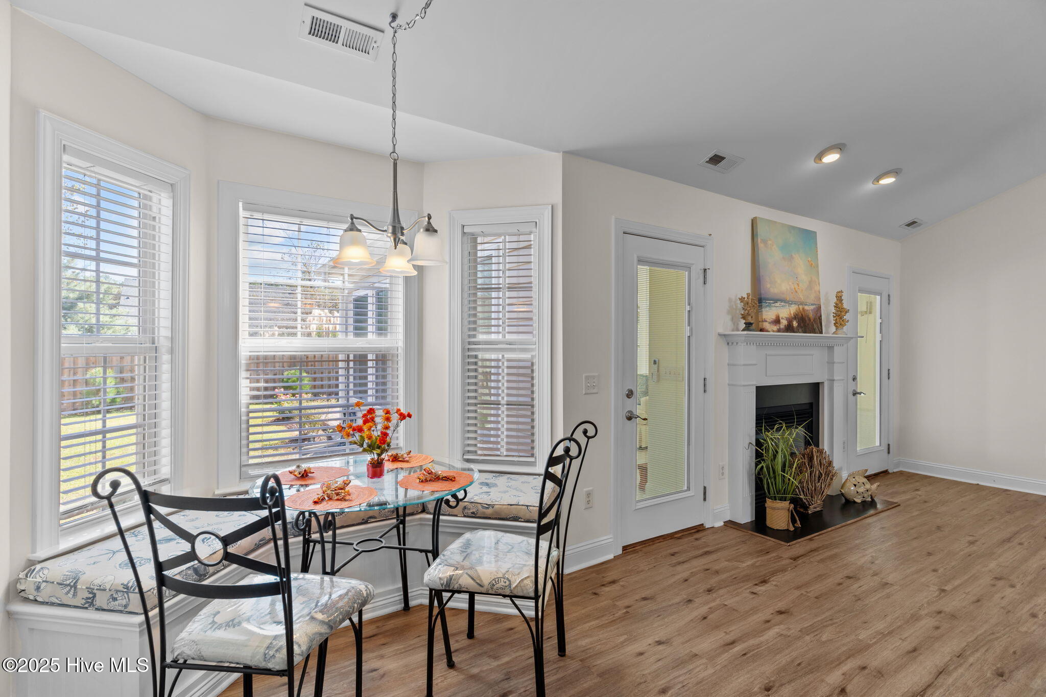 100537939 | Photo 17