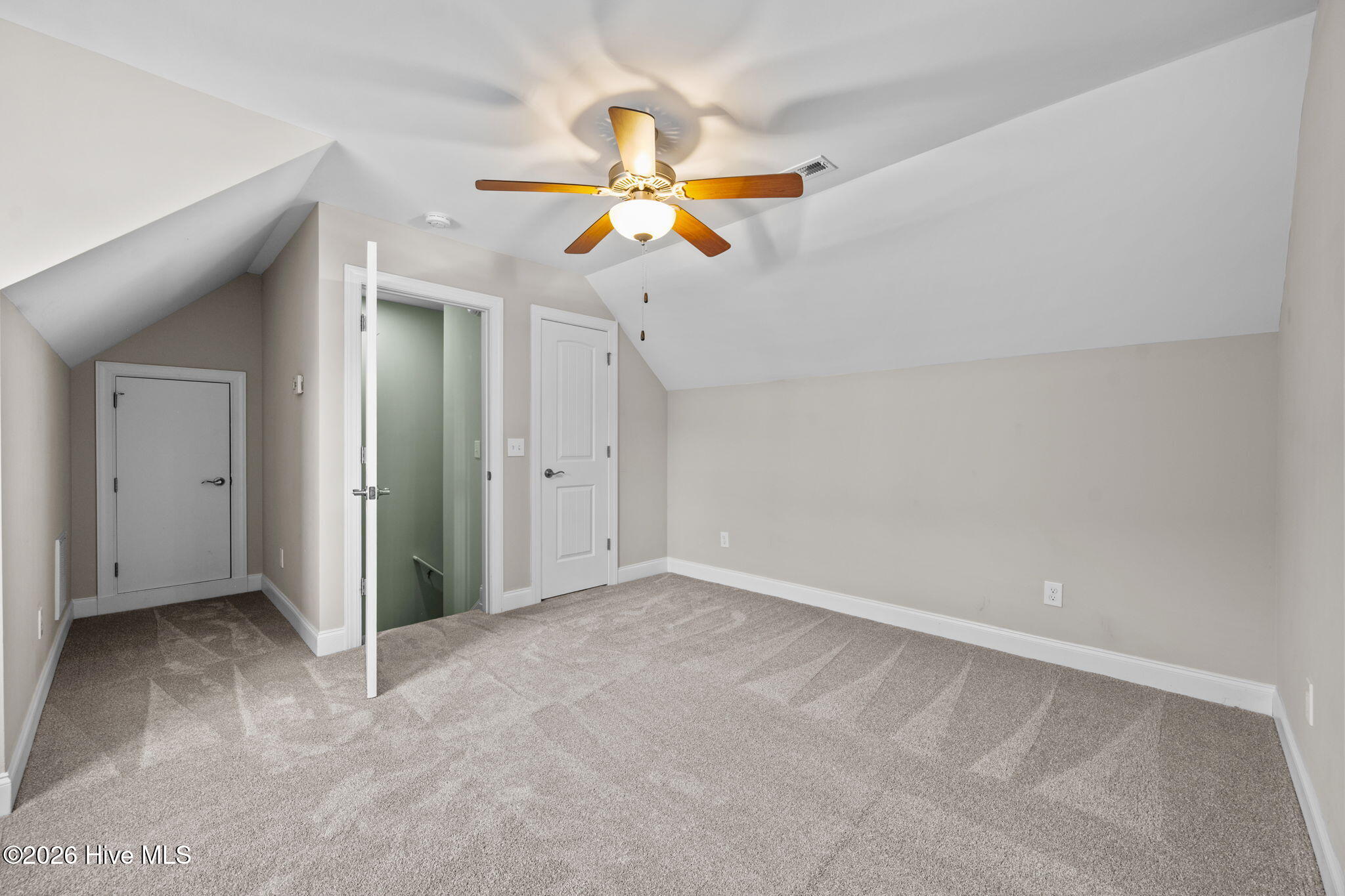 100557618 | Photo 46