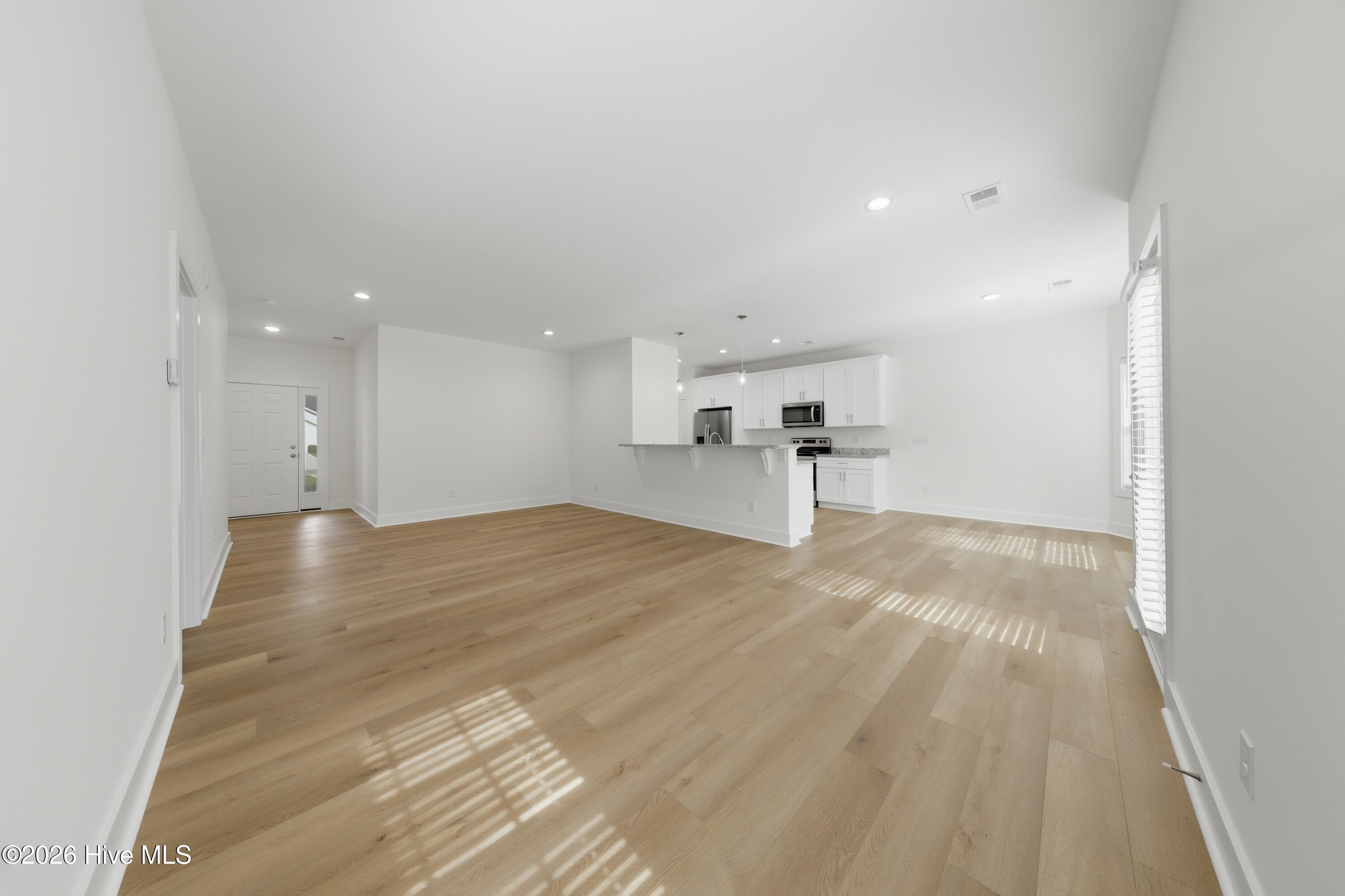 100561503 | Photo 13