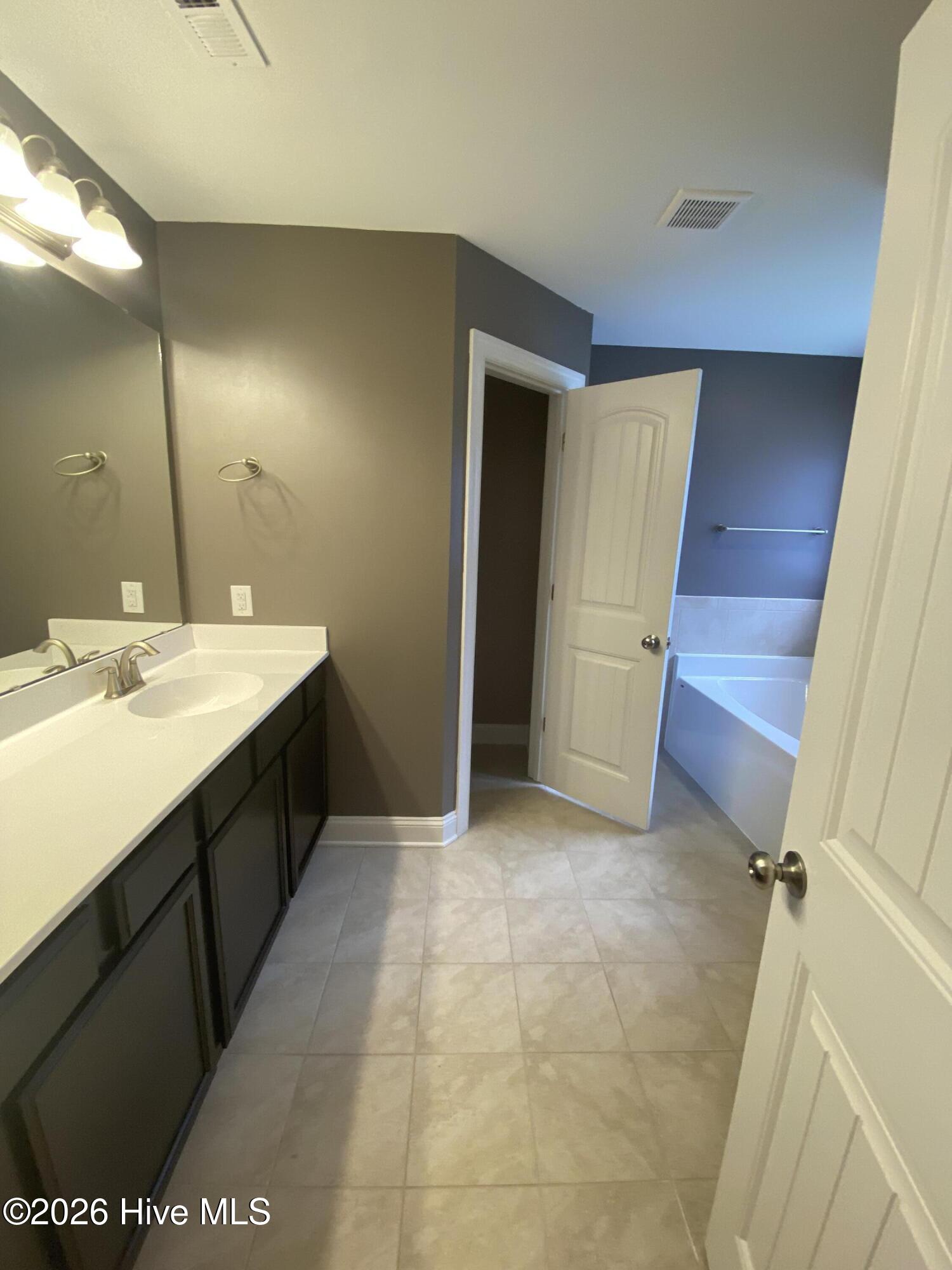 100567028 | Photo 12